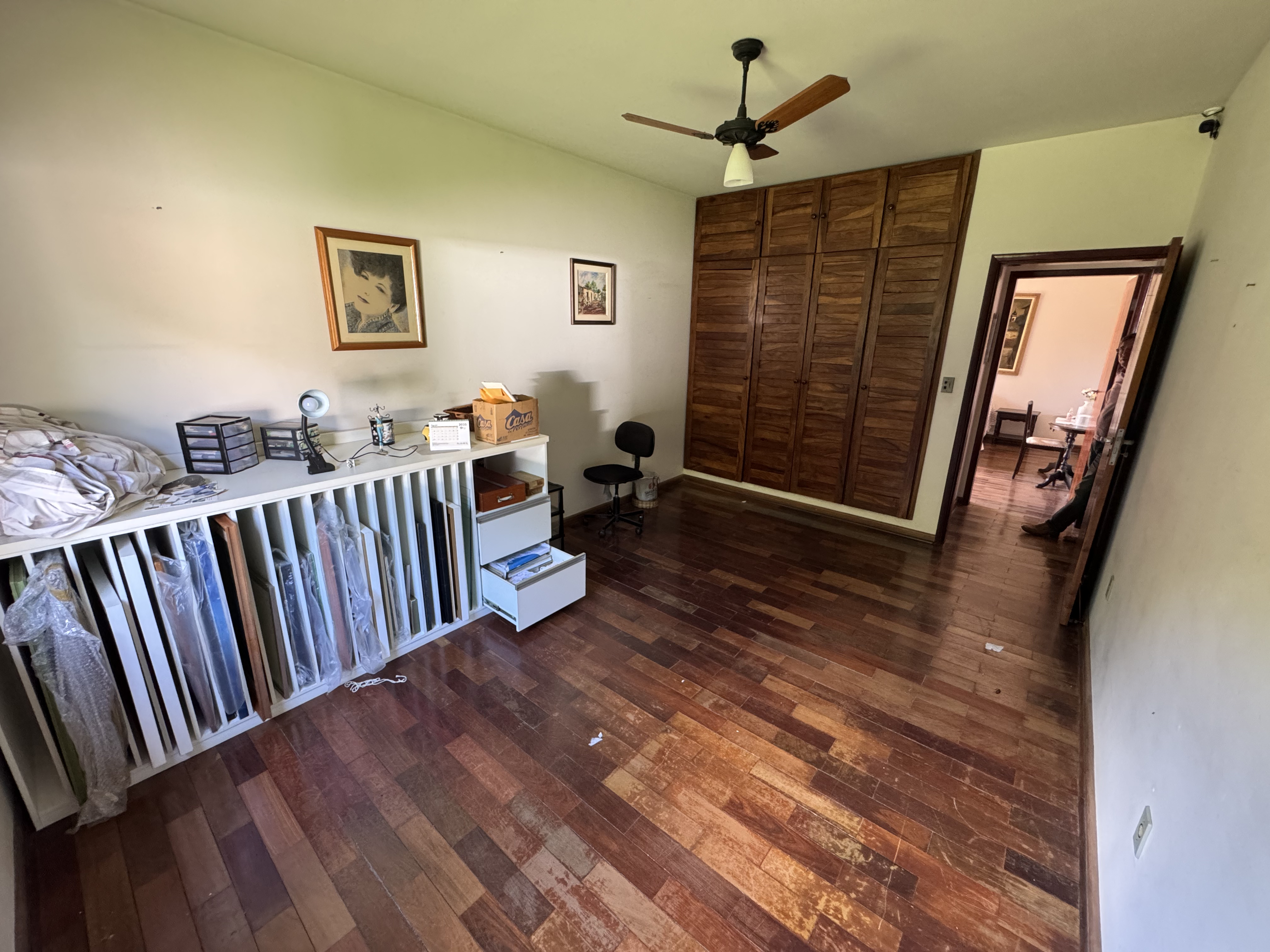 Casa à venda com 4 dormitórios no Condomínio Village Paineiras em Pindamonhangaba/SP.