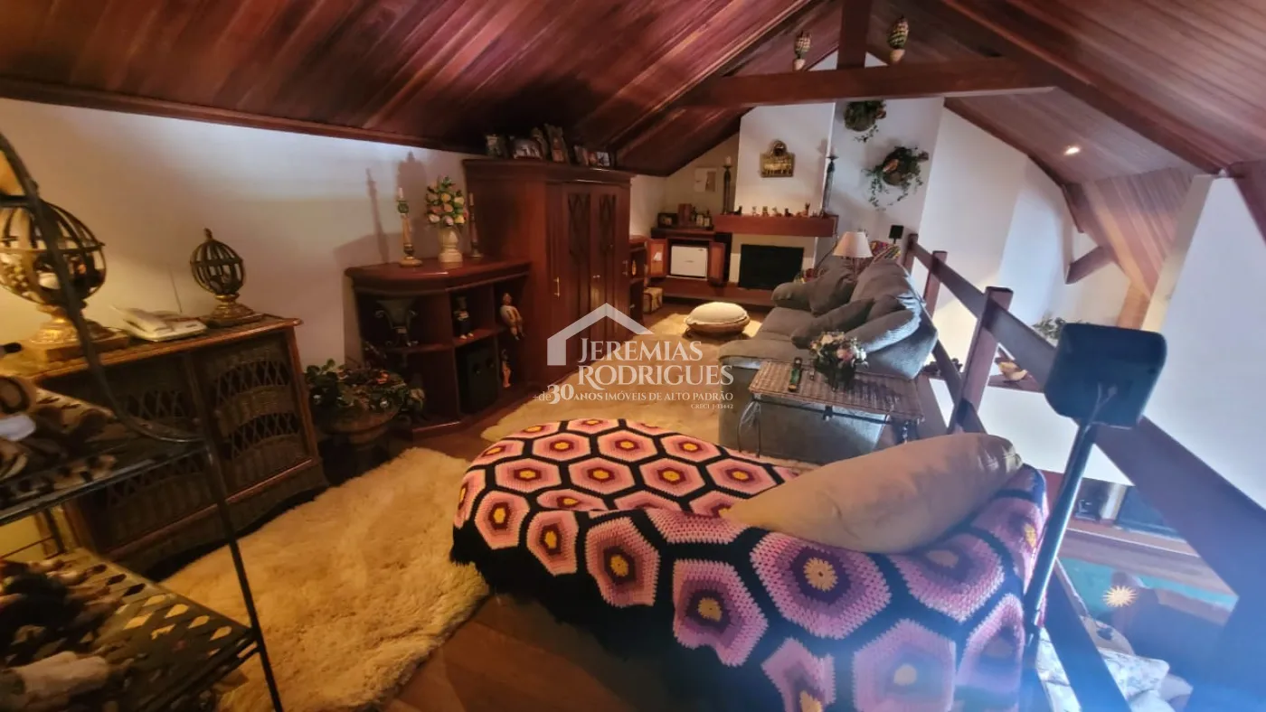 Apartamento à venda com 4 dormitórios, 324m² no Condomínio Le Bourg Saint Maurice em Campos do Jordão/SP.