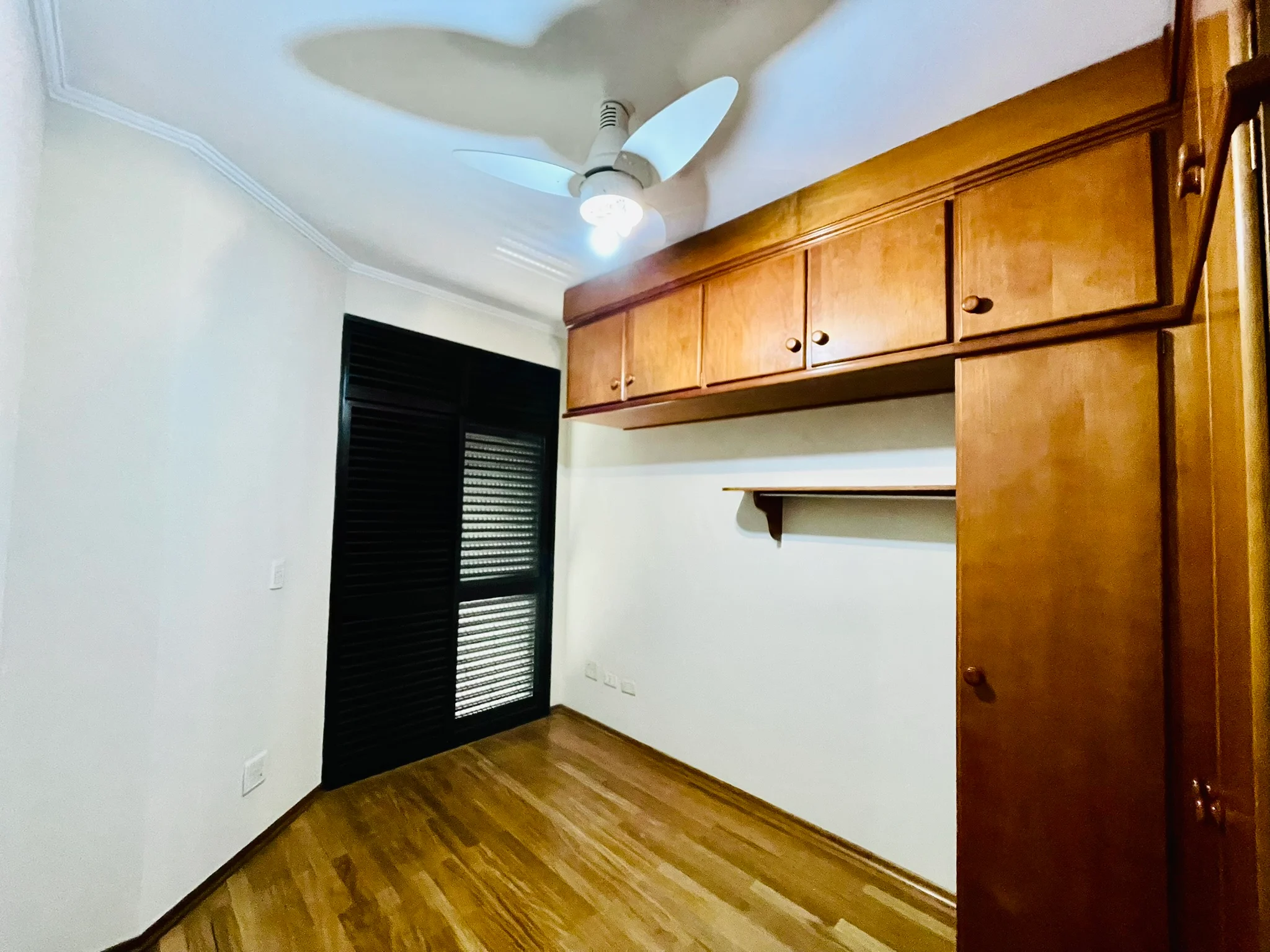 Apartamento para venda com 5 dormitórios no Edifício Olimpia em Taubaté/SP. 