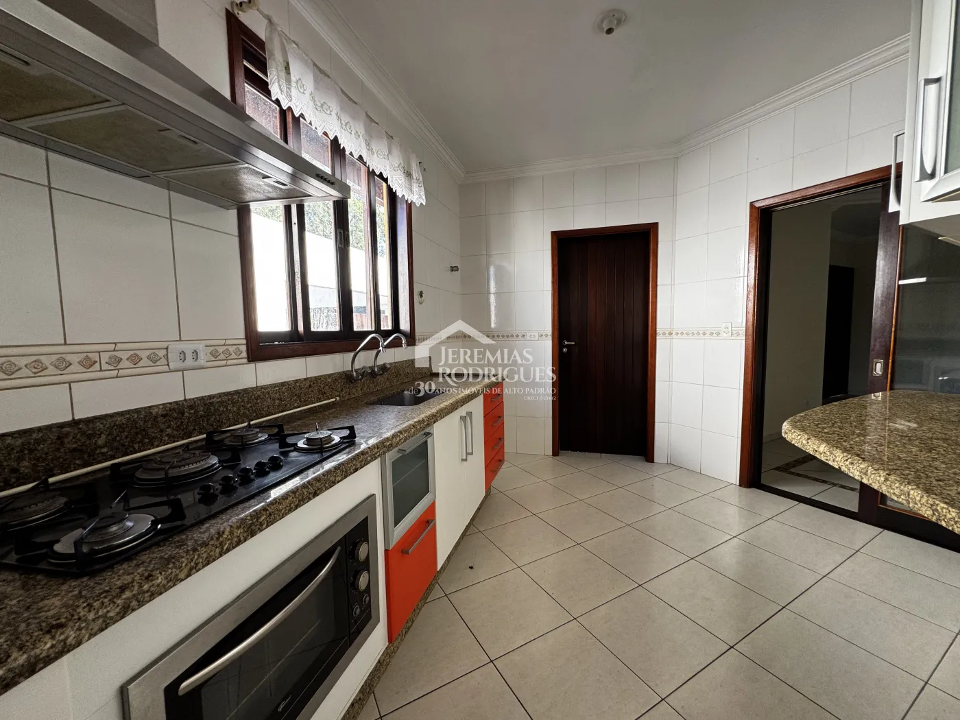 Casa para venda e locação com 4 dormitórios no Condomínio Colonial Village I em Pindamonhangaba/SP