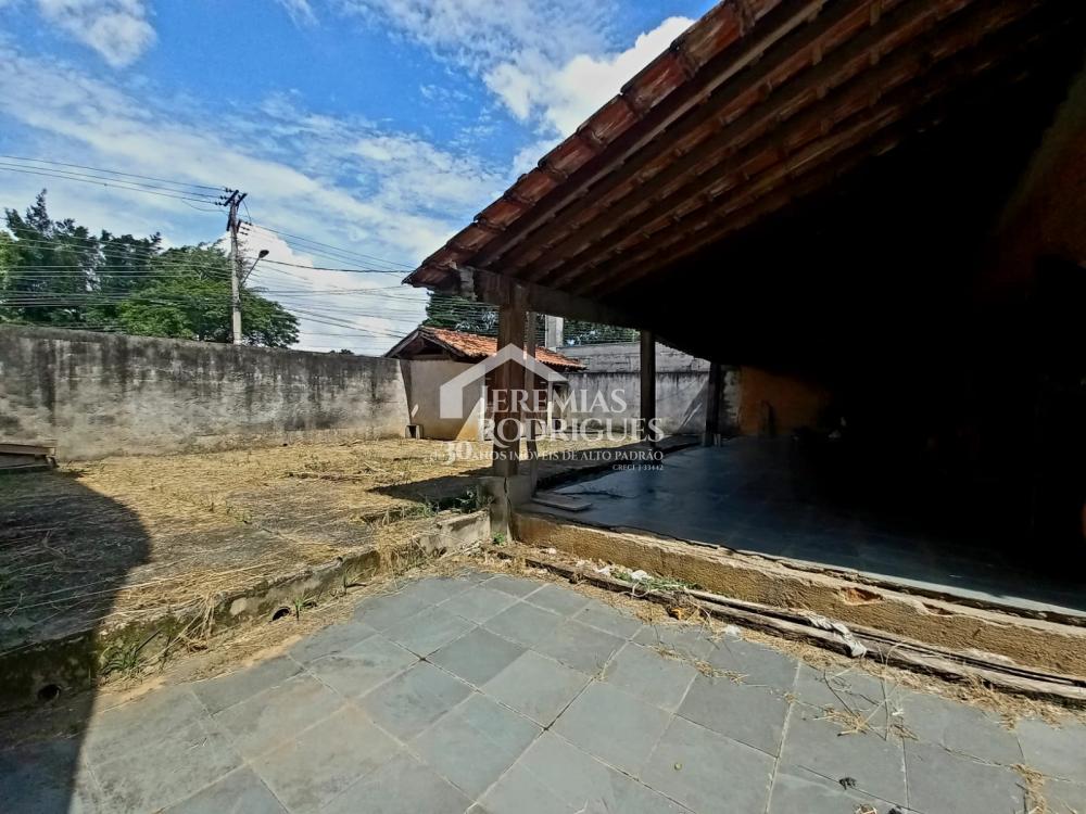 Espetacular casa térrea com piscina, quintal amplo e ótima localização - Pindamonhangaba/SP
