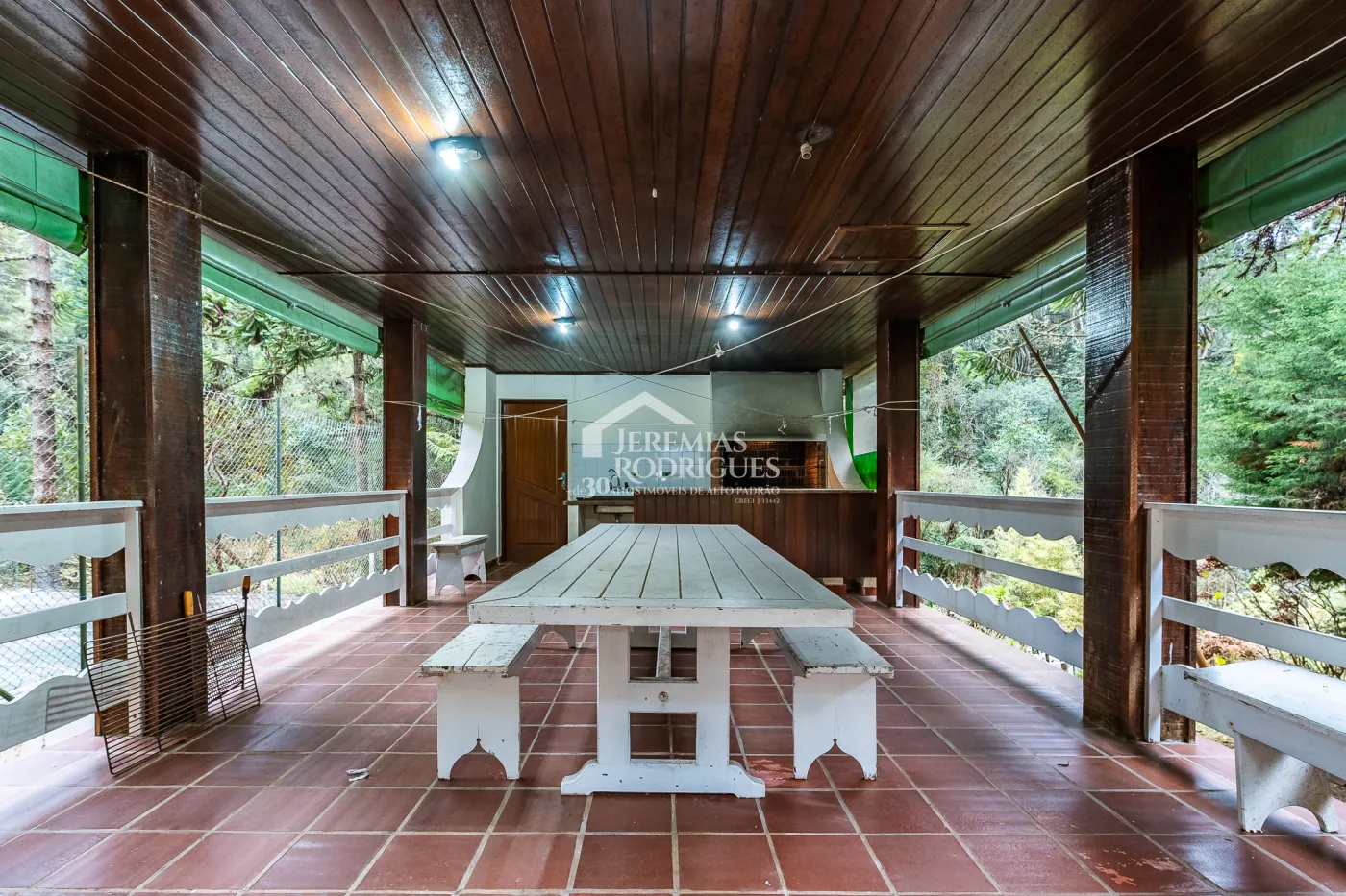 Casa com 7 dormitórios, 924 m² - Recanto das Araucárias - Campos do Jordão/SP
