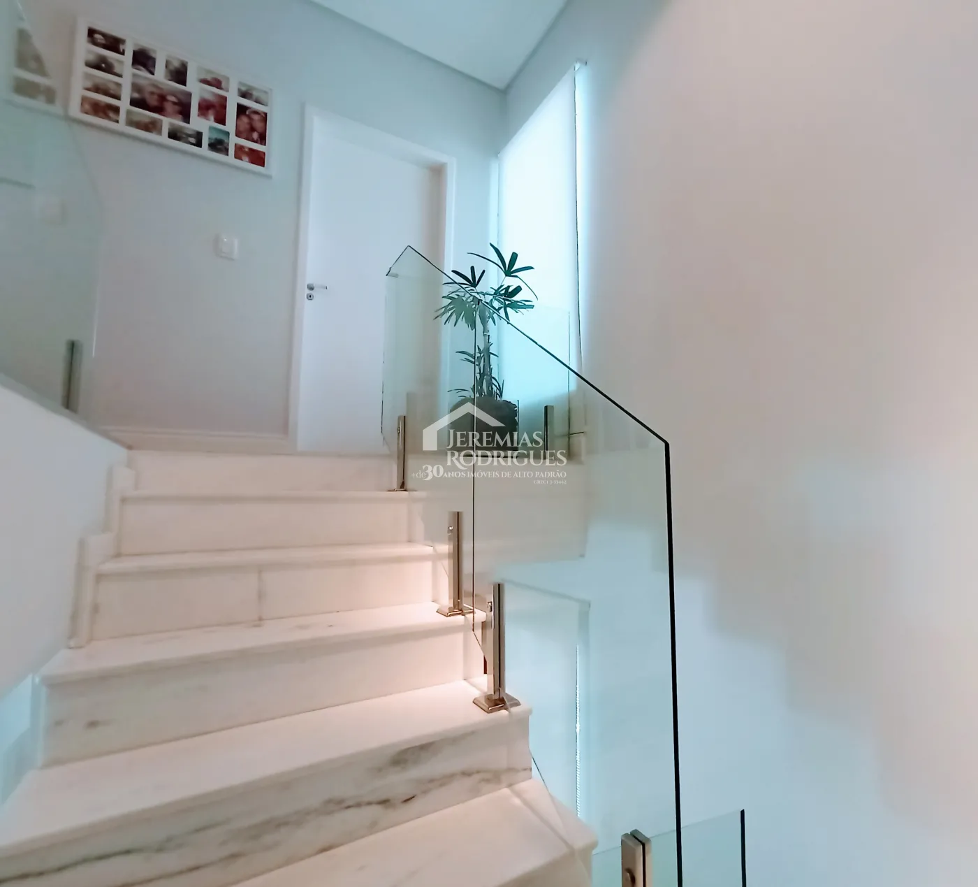 Casa à venda com 4 suítes no Condomínio Altos da Serra VI em São José dos Campos/SP