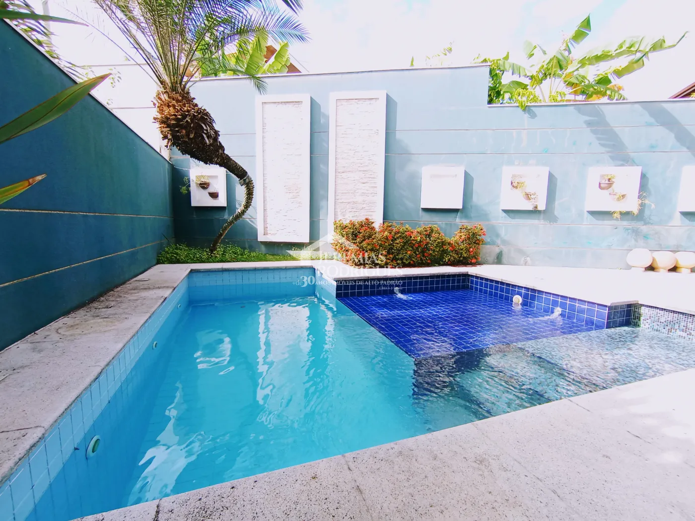 Casa para venda e locação com 4 suítes no Condomínio Taubaté Village em Taubaté/SP.