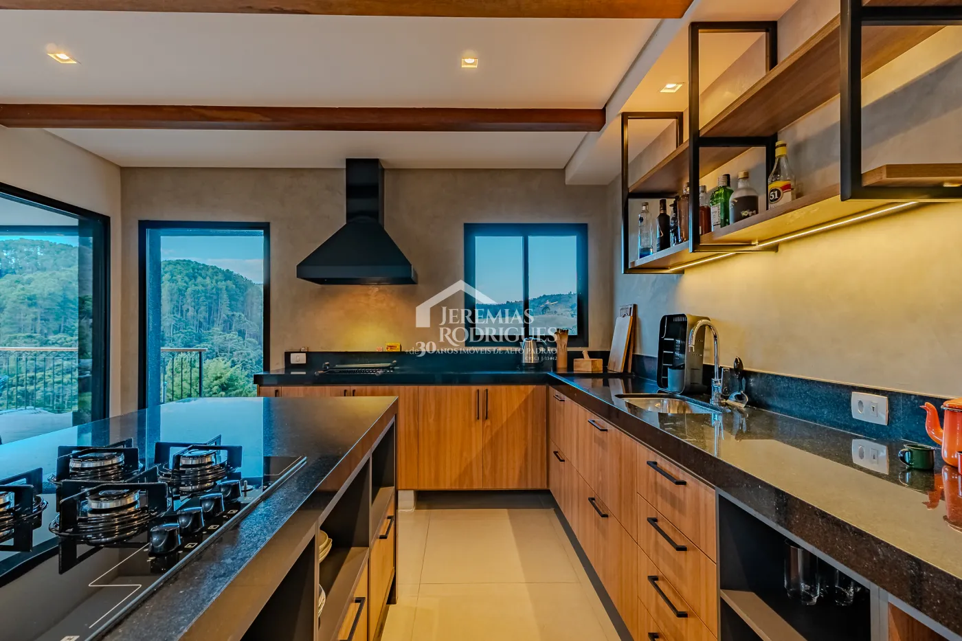 Casa à no Condomínio Recanto do Sol em Campos do Jordão/SP