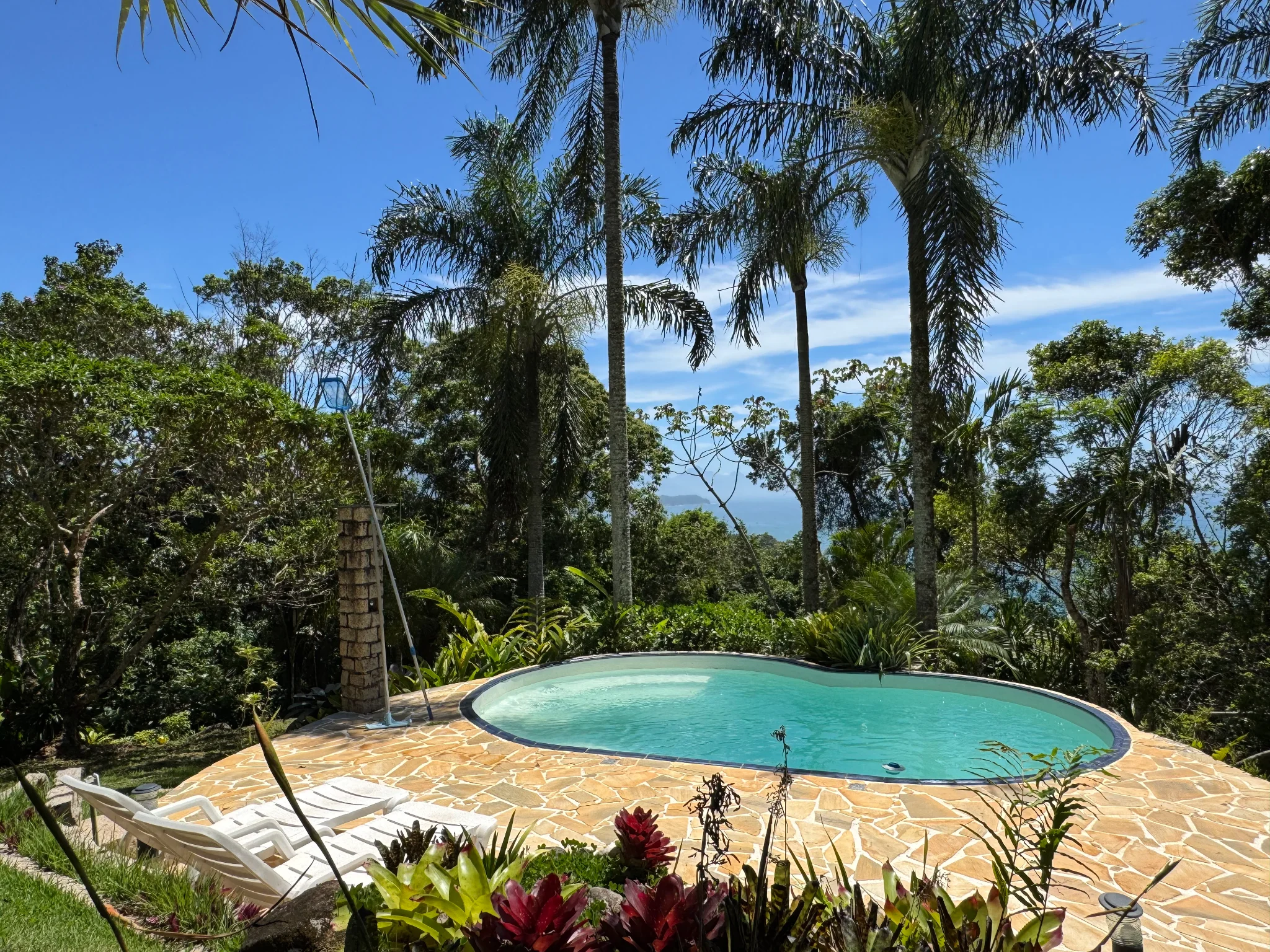 Casa à venda com 3 suítes no Condomínio Ponta das Toninhas em Ubatuba/SP. 