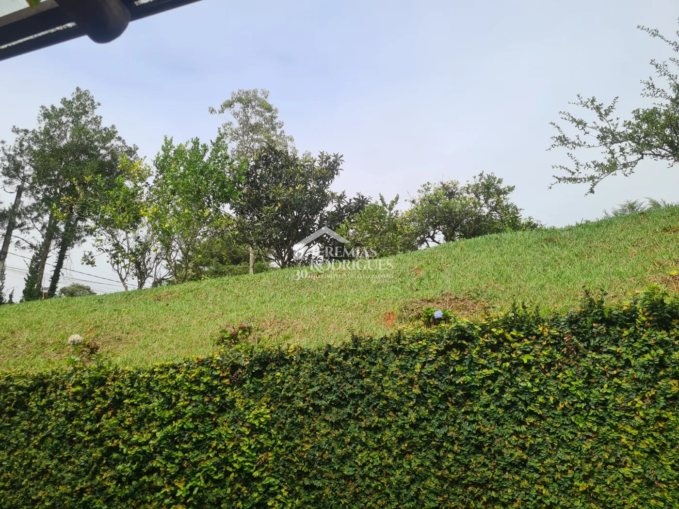 Chácara à venda com 400 m² no bairro Santa Cruz em Santo Antônio do Pinhal/SP.