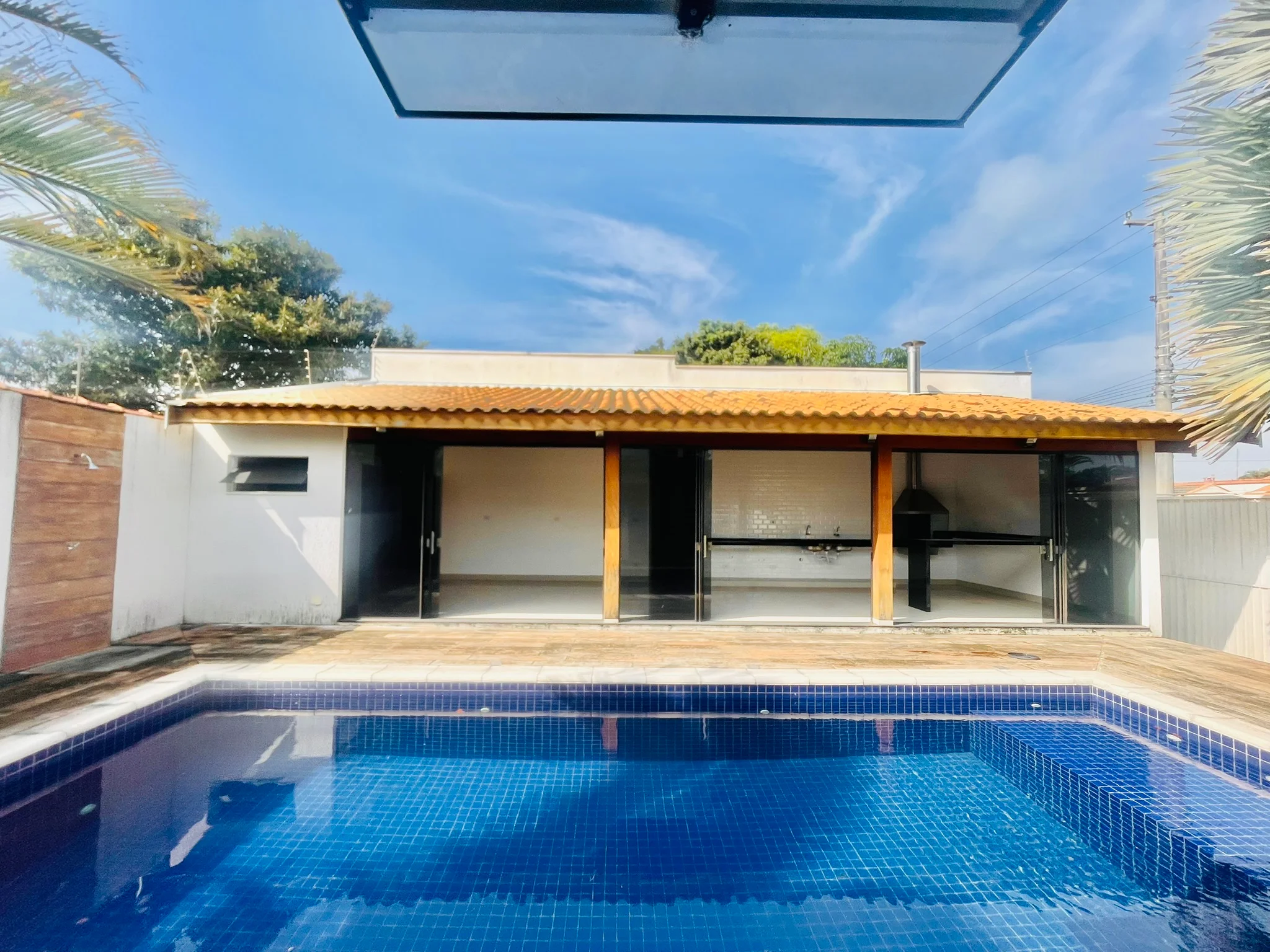 Casa para venda e locação no bairro Lessa em Pindamonhangaba/SP.
