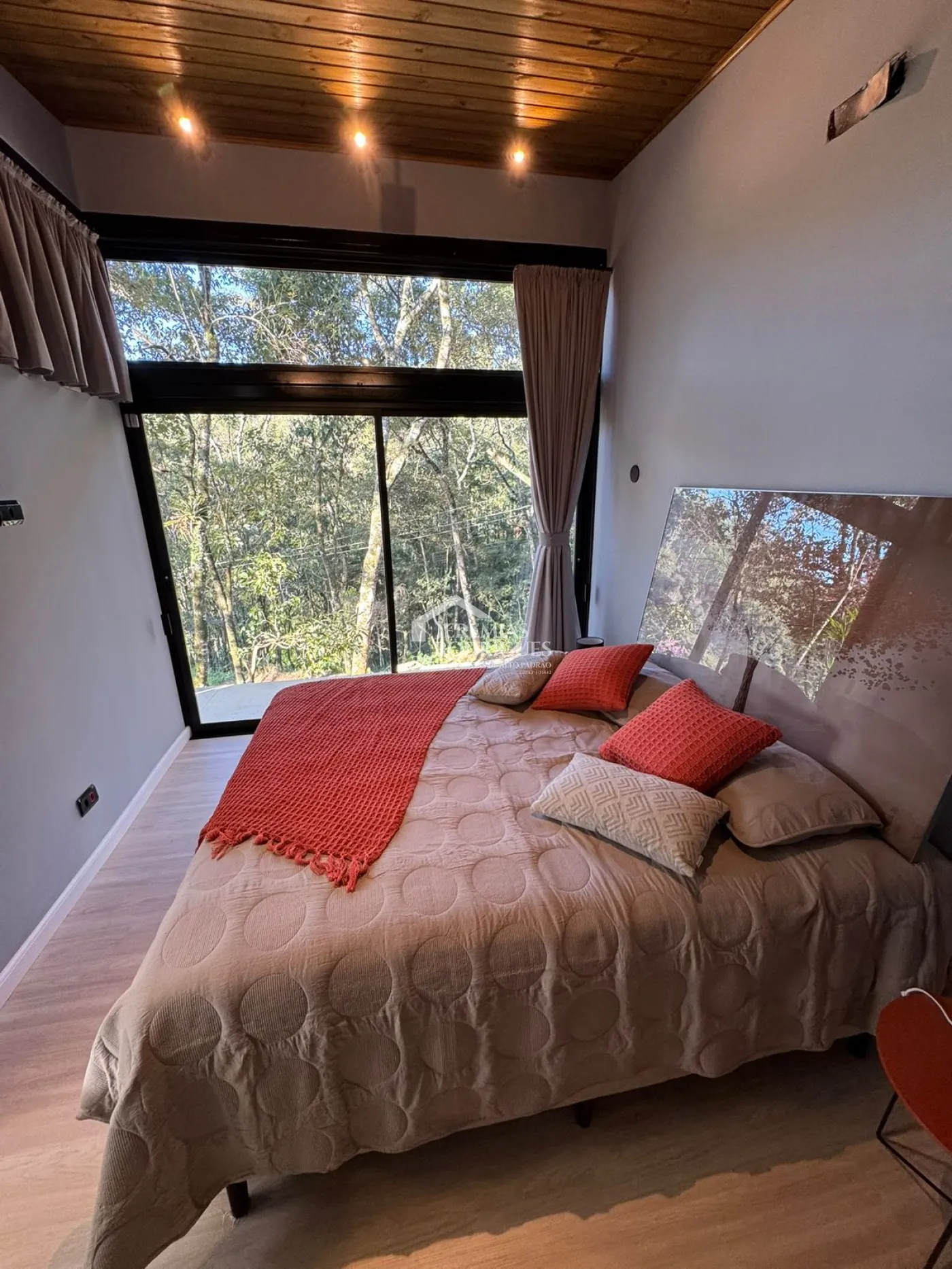 Casa à venda com 2 dormitórios no Condomínio Villagio Santa Cruz em Santo Antônio do Pinhal/SP.