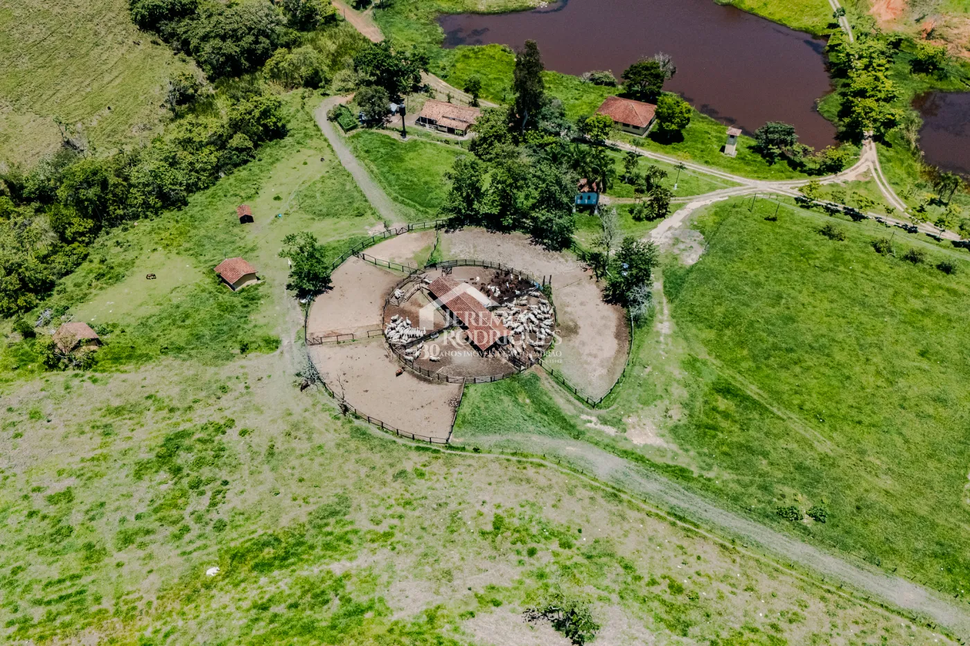 Fazenda à venda com 919,6 hectares em Cachoeira Paulista/SP.