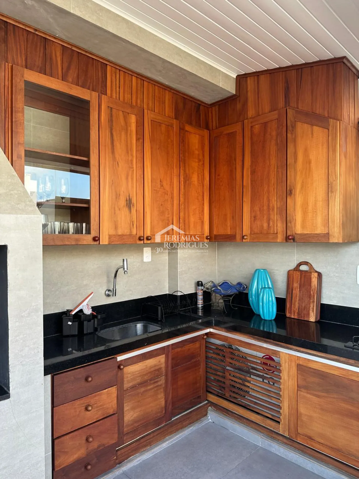Apartamento duplex à venda com 3 dormitórios, 194 m² no Condomínio Lauro Rezende em Ubatuba/SP.