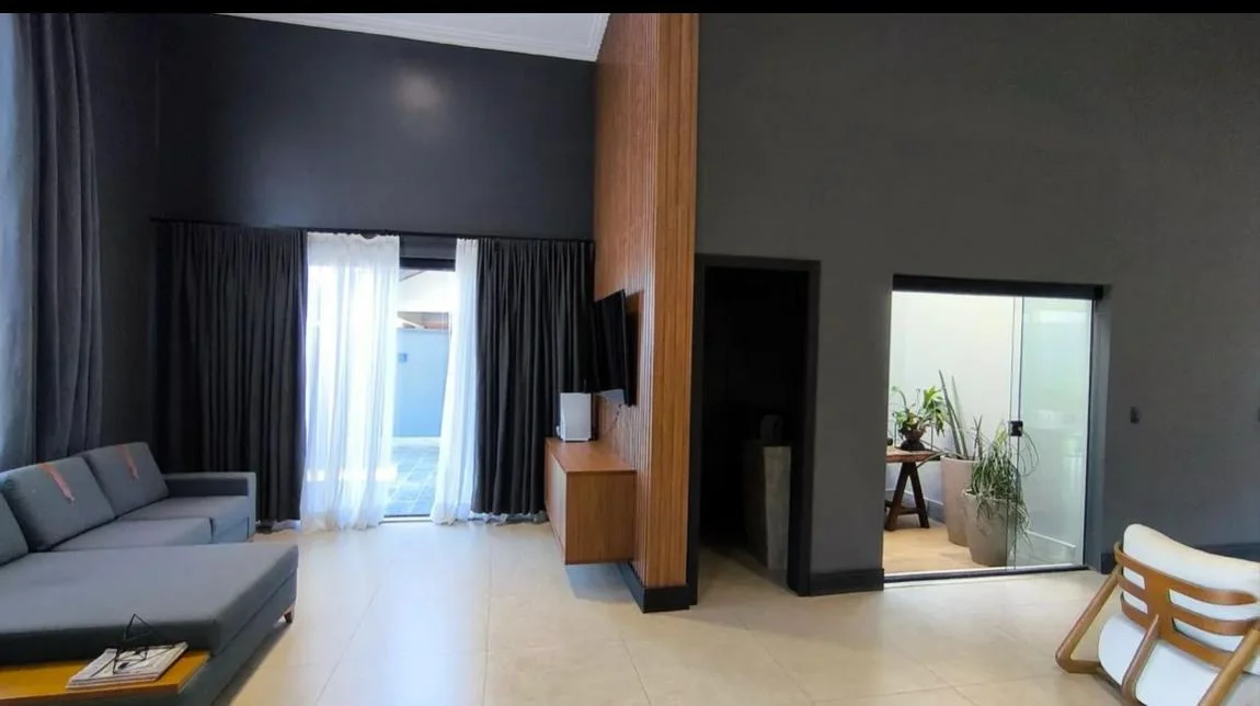 Casa com 3 dormitórios no Condomínio Santa Helena em Caçapava/SP.