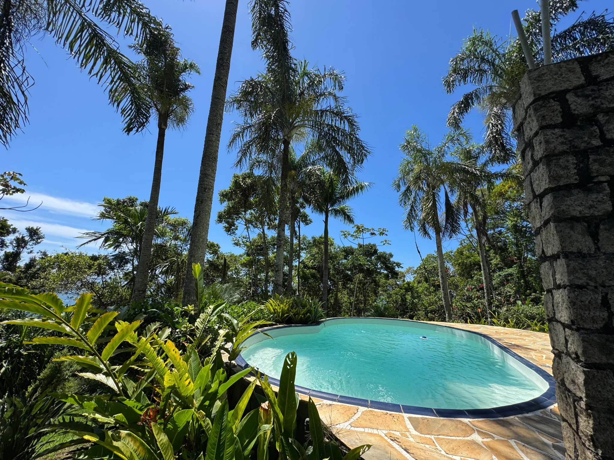 Casa à venda com 3 suítes no Condomínio Ponta das Toninhas em Ubatuba/SP. 