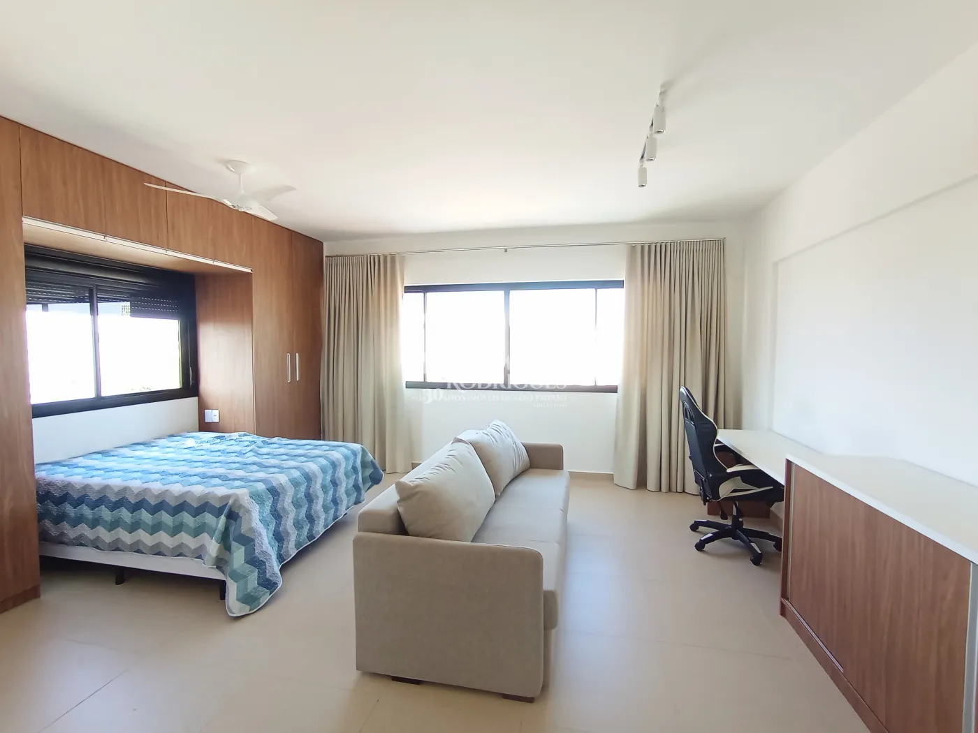 Flat para locação, 55 m² no Condomínio Residencial Lofts Arts Design em Taubaté/SP.