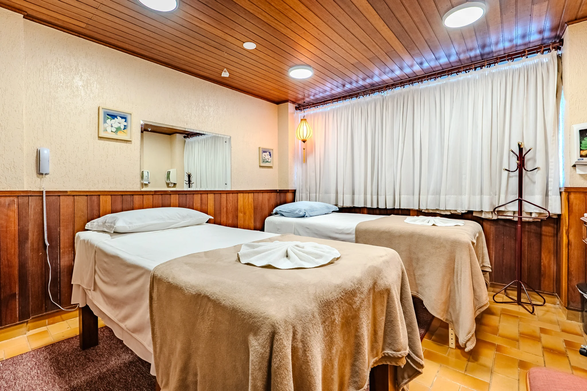 Hotel à venda com 53 apartamentos no Capivari em Campos do Jordão/SP. 