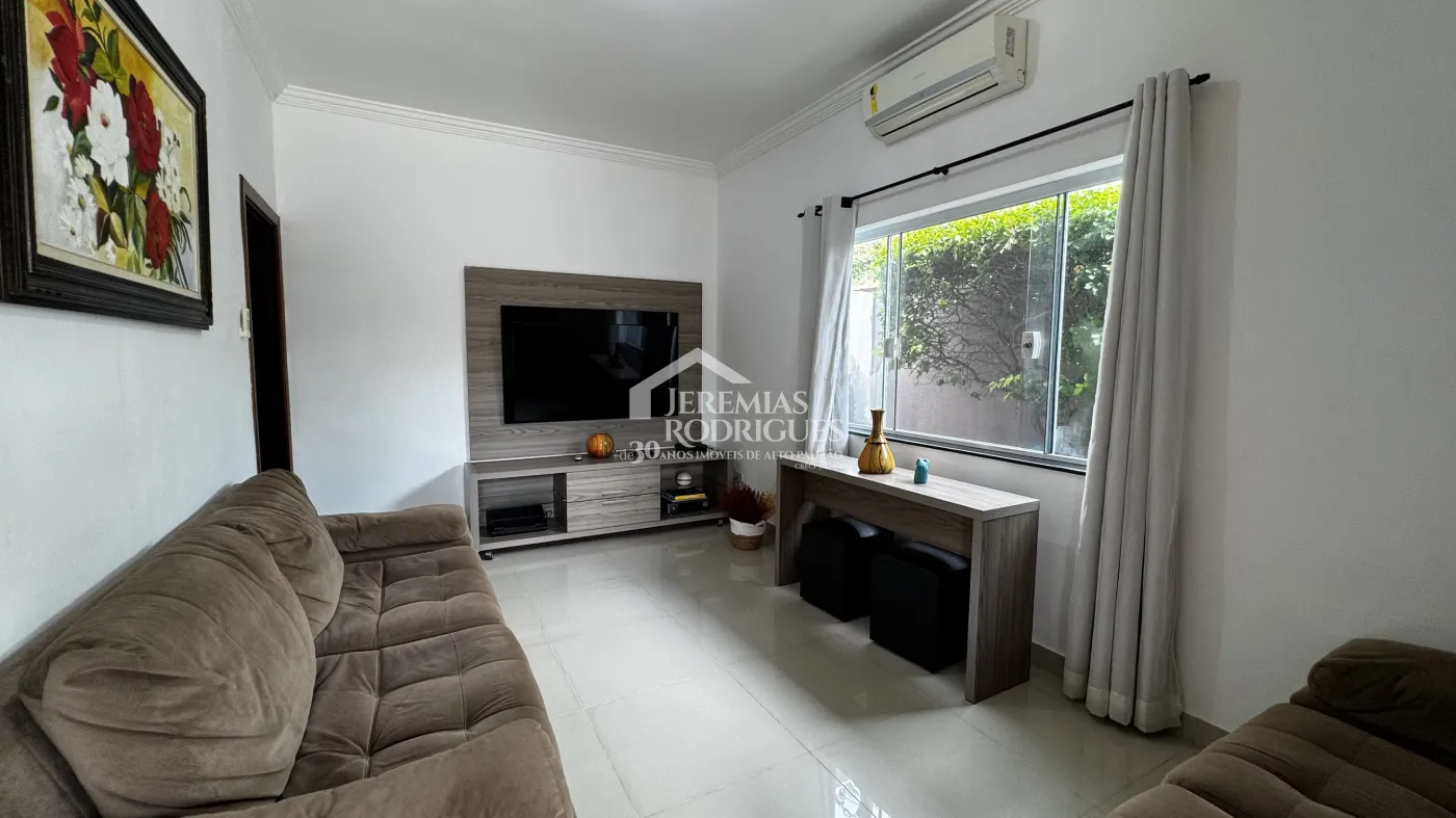 Casa para venda e locação com 3 dormitórios no bairro Chácara da Galega em Pindamonhangaba/SP.