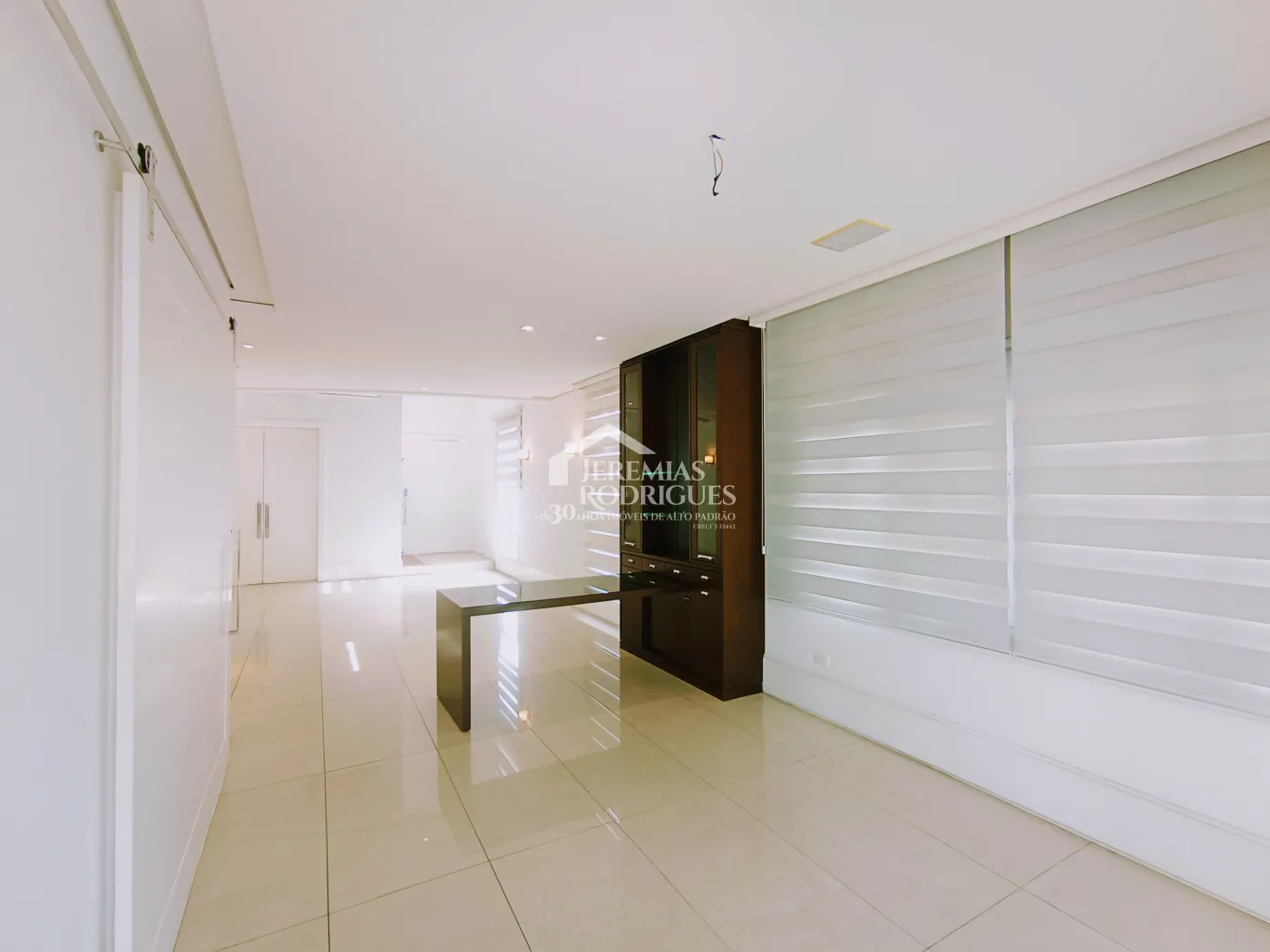 Casa para venda e locação com 4 suítes no Condomínio Taubaté Village em Taubaté/SP.