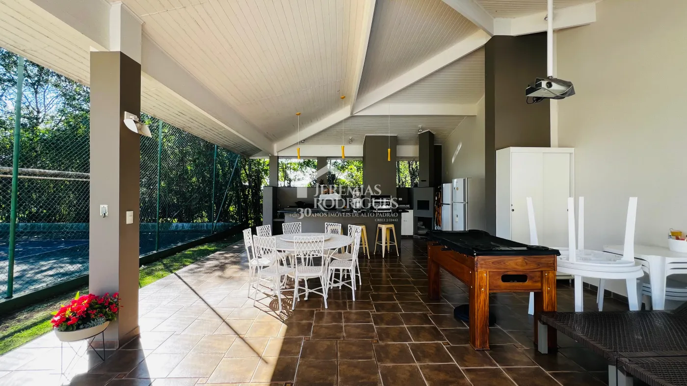 Casa para venda e locação com 6 dormitórios no Condomínio Chácaras Cataguá em Taubaté/SP.