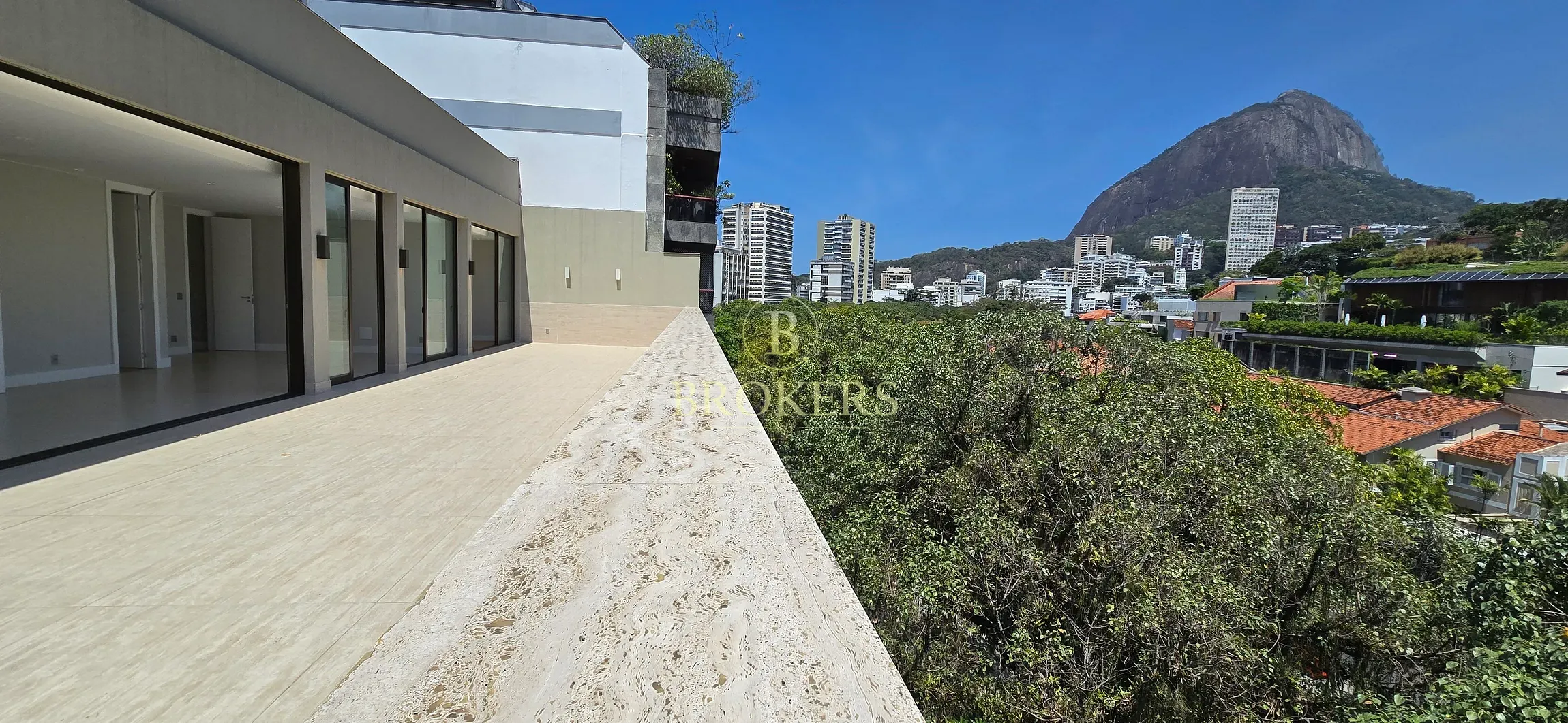 Cobertura linear, modernizada à venda no Leblon, São 460m², 4 suítes, vista indevassável para o Jar — foto 1