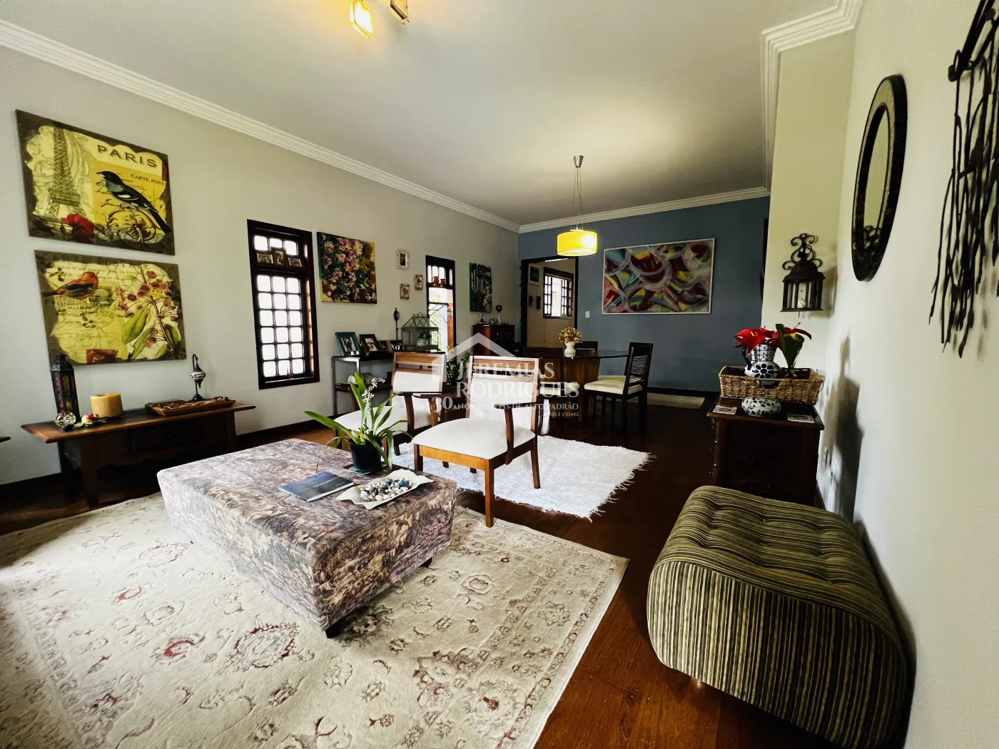 Casa à venda com 3 dormitórios no Condomínio Jardim das Hortênsias em Taubaté/SP.