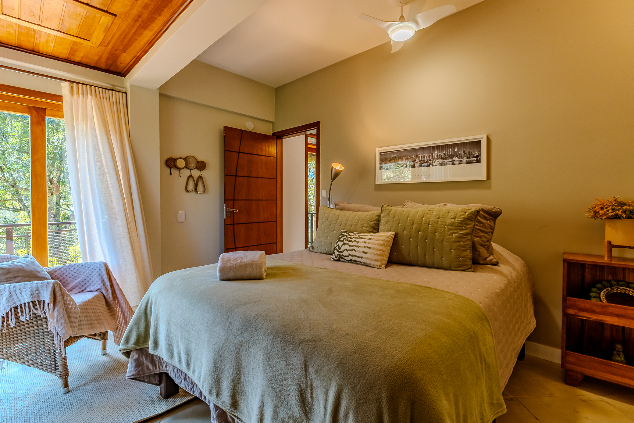 Casa à venda com 3 suítes no Condomínio Portal da Mantiqueira em Santo Antônio do Pinhal/SP.