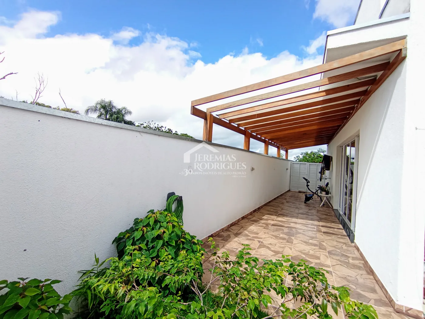 Casa para venda com 2 dormitórios no Residencial Charles Schineider em Taubaté/SP