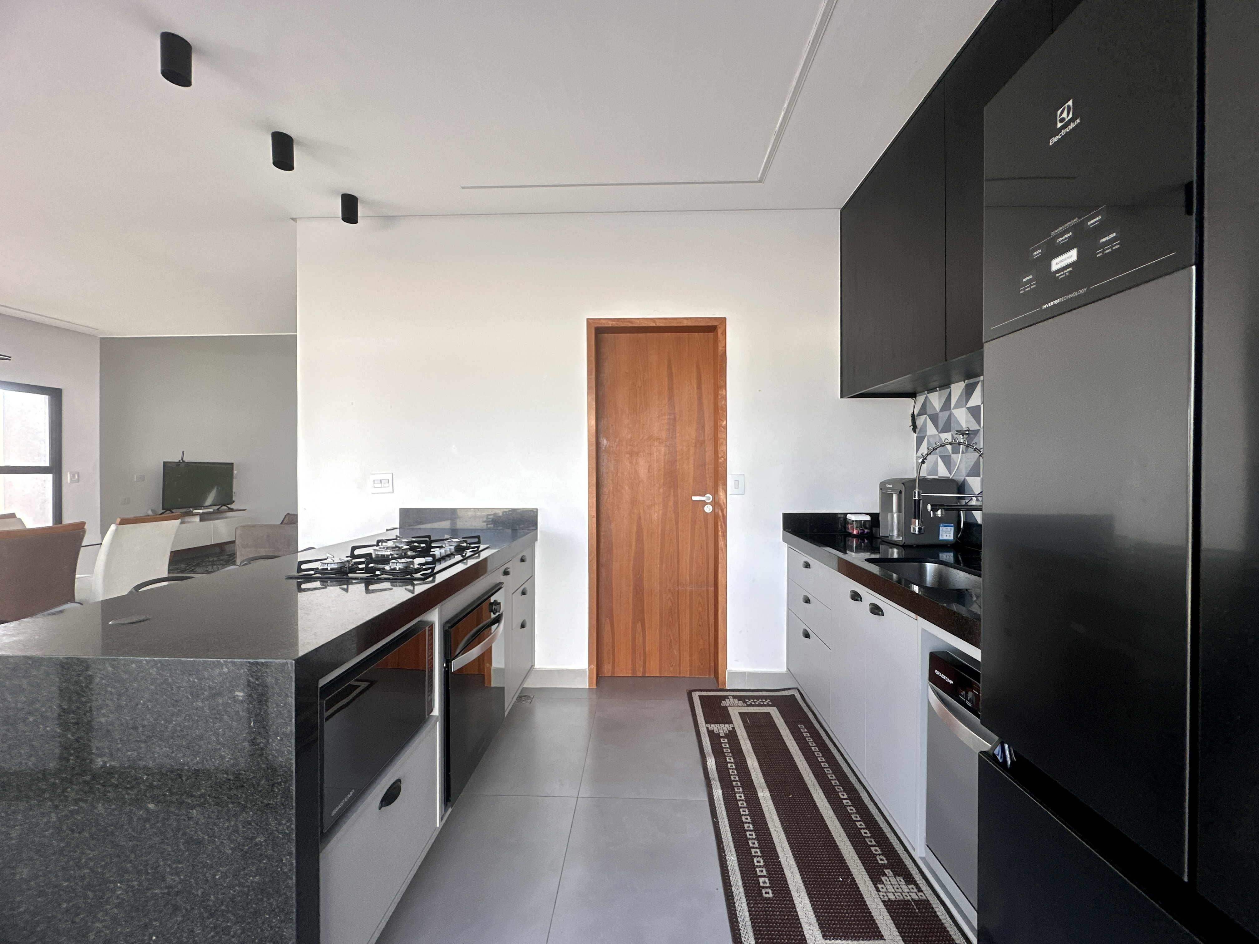 Casa à venda com 4 dormitórios no Condomínio Bella Vitta em Caçapava/SP.