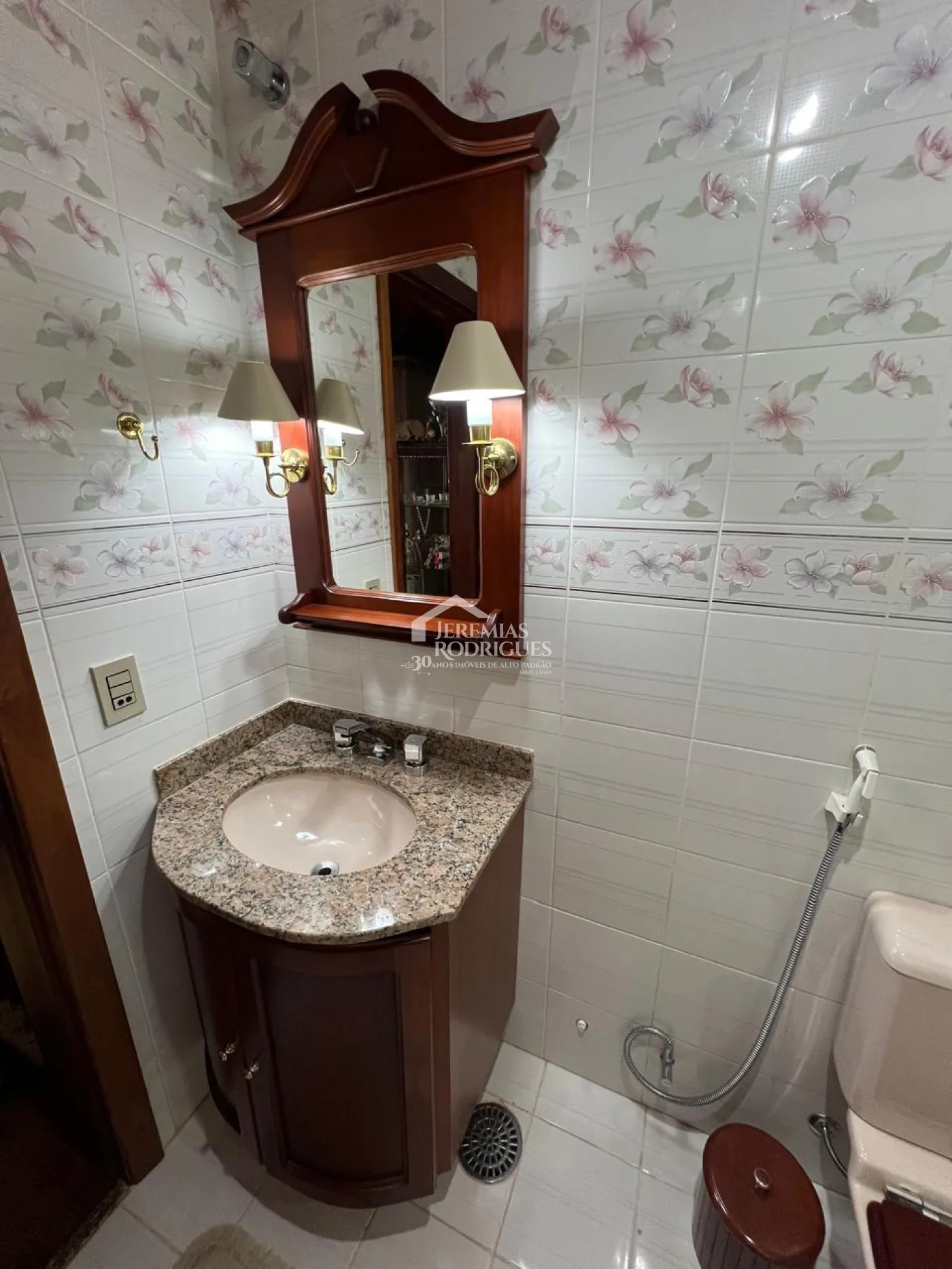 Apartamento à venda com 4 dormitórios, 324m² no Condomínio Le Bourg Saint Maurice em Campos do Jordão/SP.