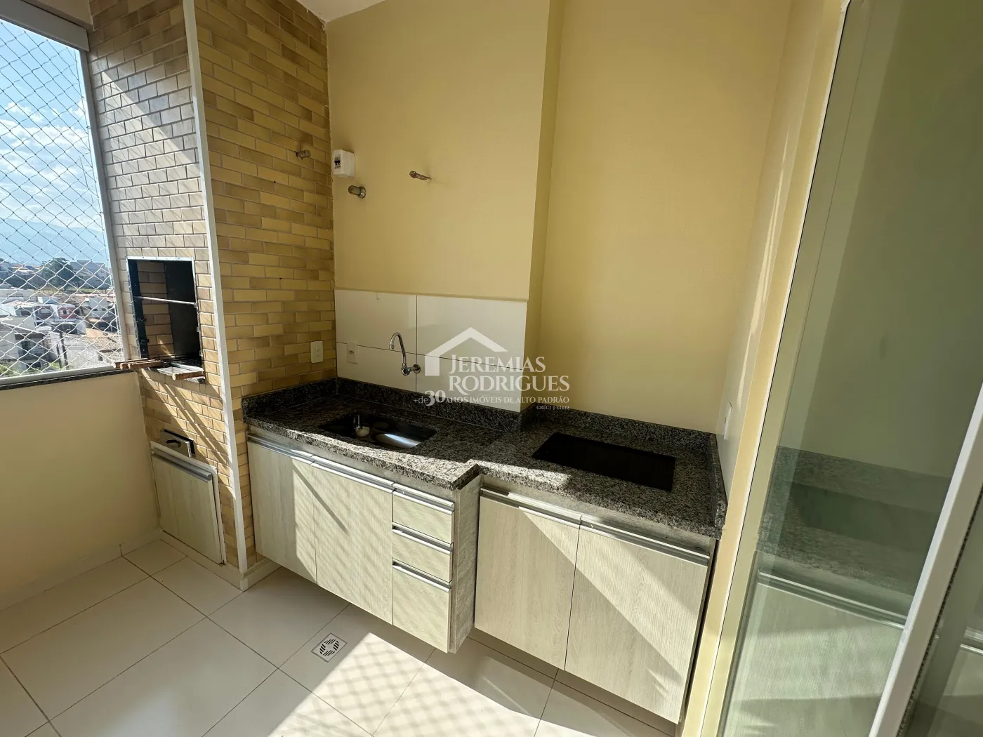 Apartamento para locação com 2 dormitórios, 69 m² - Edifício Embaúba - Pindamonhangaba/SP.