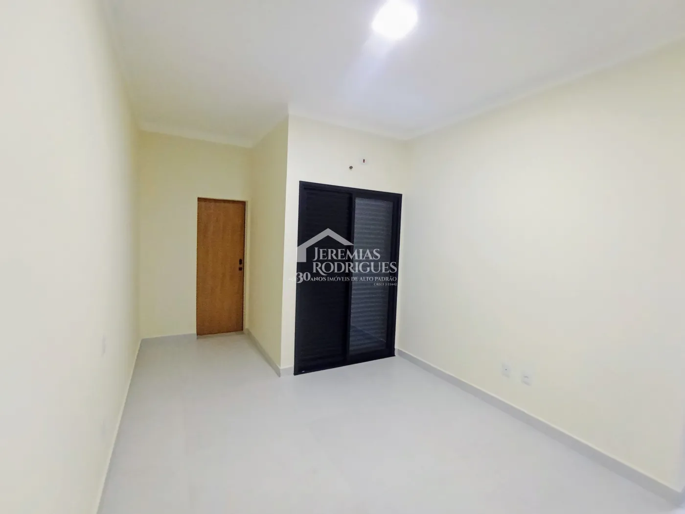 Casa para venda e locação com 3 dormitórios no Bosque da Imperatriz em Pindamonhangaba/SP.