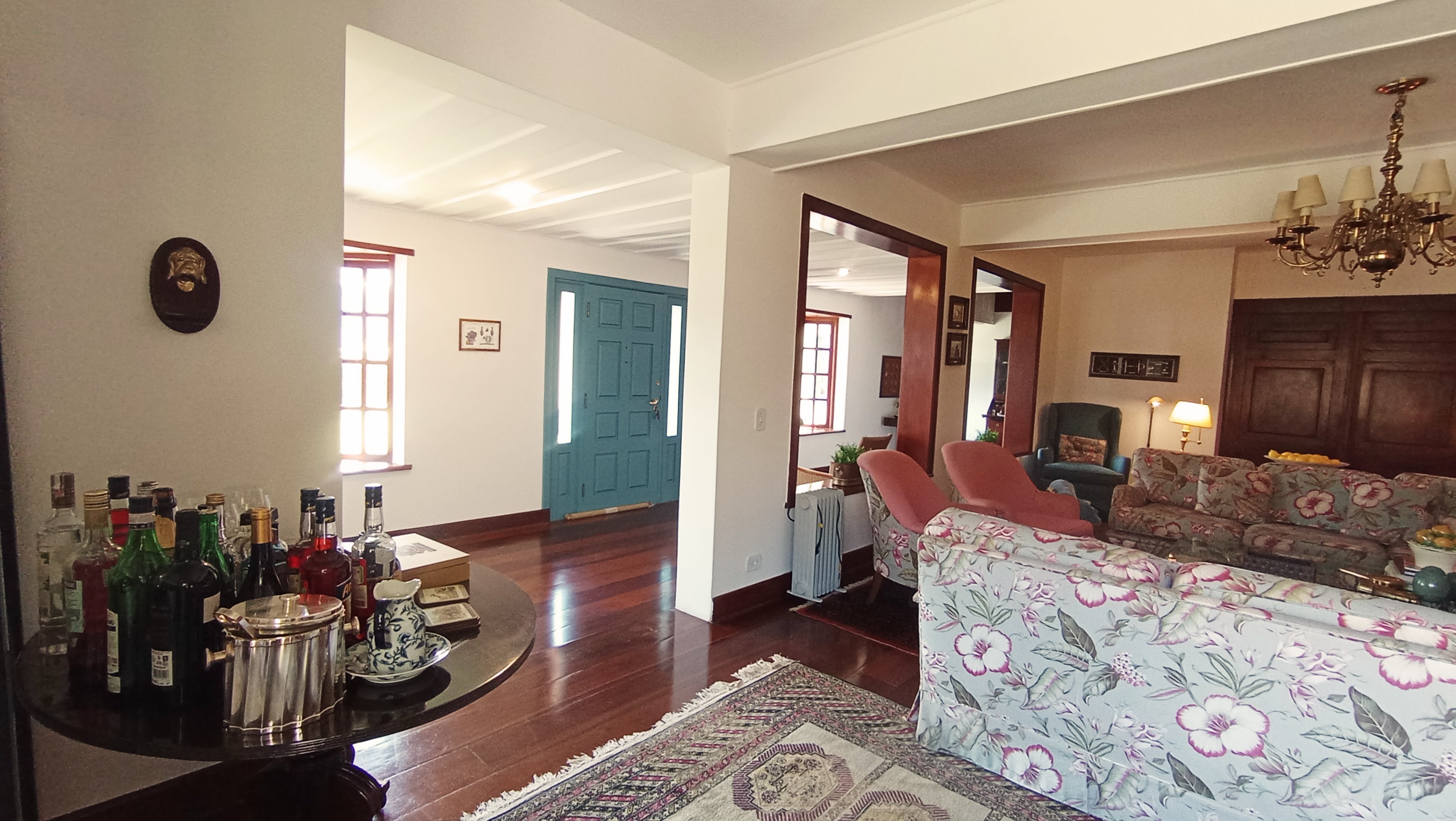 Casa à venda com 5 dormitórios no Capivari em Campos do Jordão/SP.