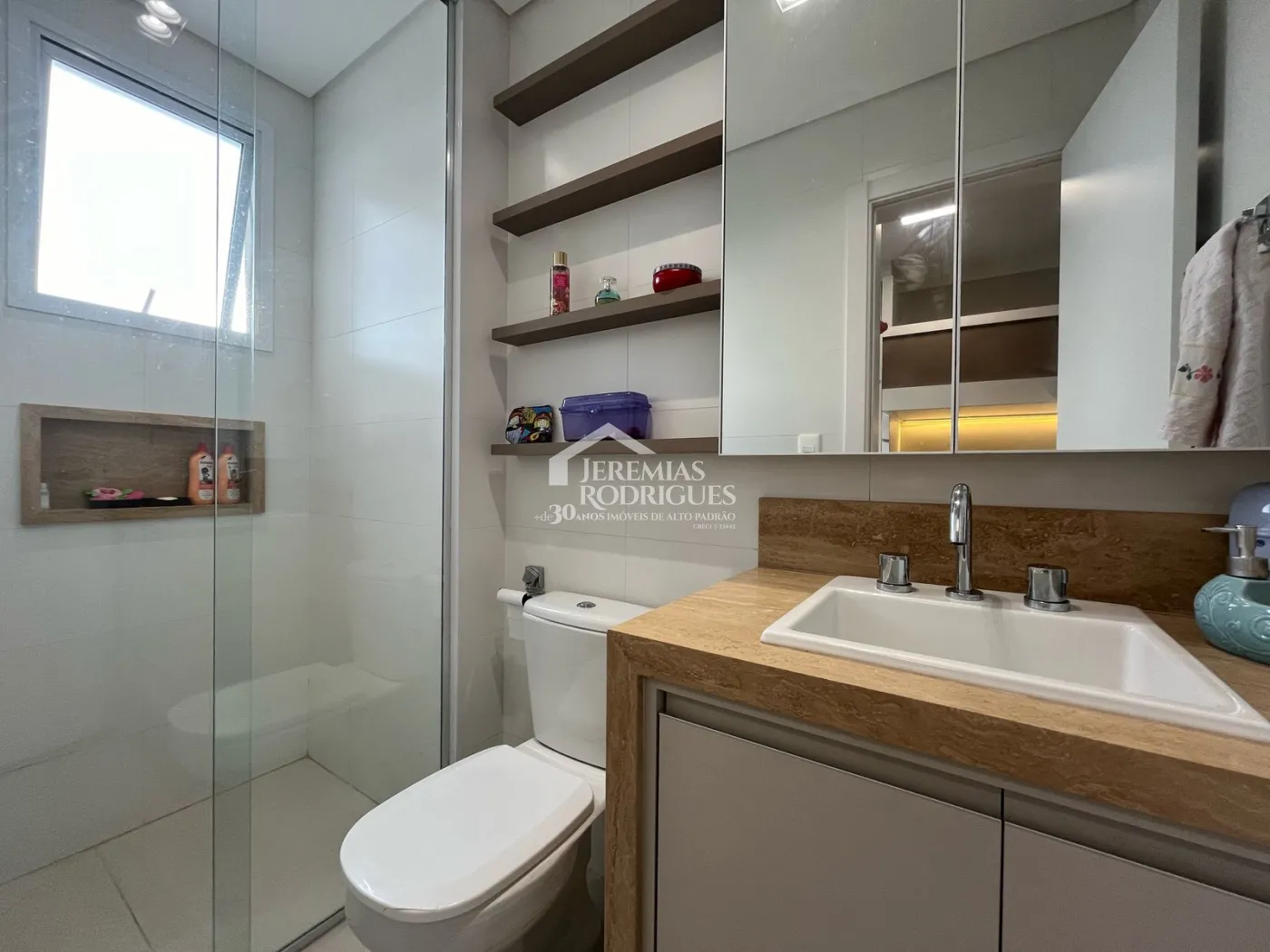 Apartamento à venda com 3 suítes, 142 m² no Condomínio Grand Terrace em Taubaté/SP.