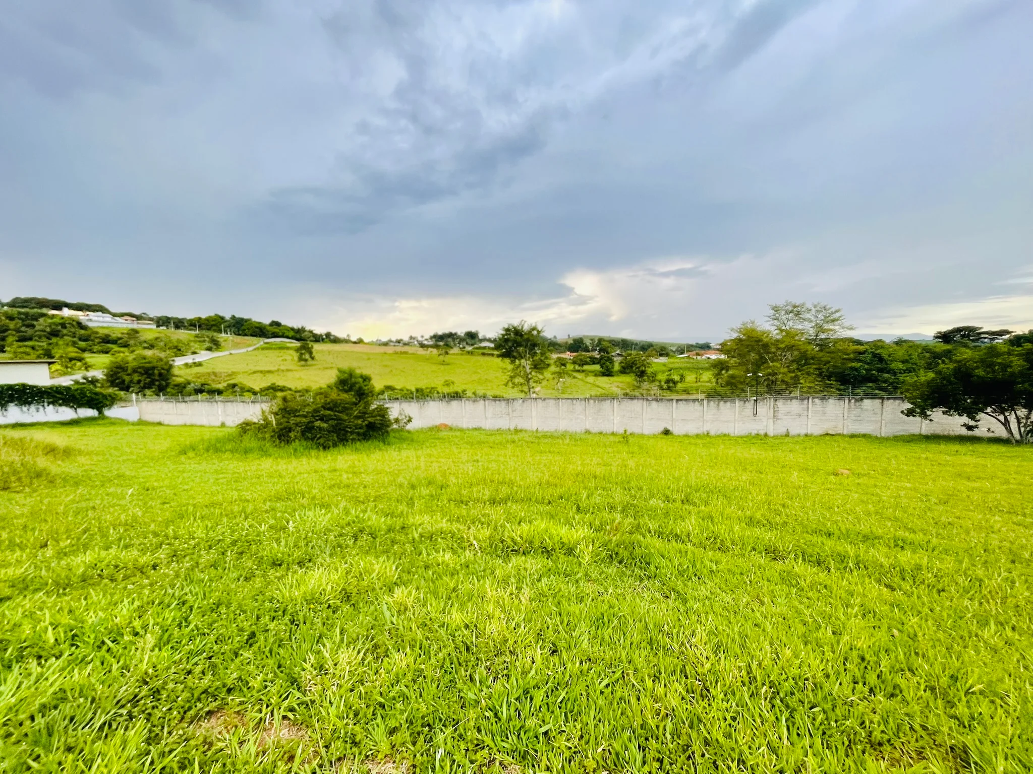Terreno à venda com 1.011 m² no Condomínio Altos do Cataguá em Taubaté/SP