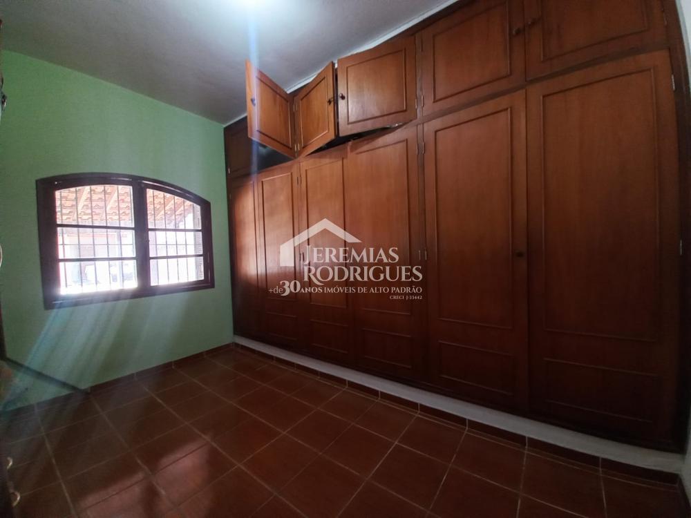 Espetacular casa térrea com piscina, quintal amplo e ótima localização - Pindamonhangaba/SP