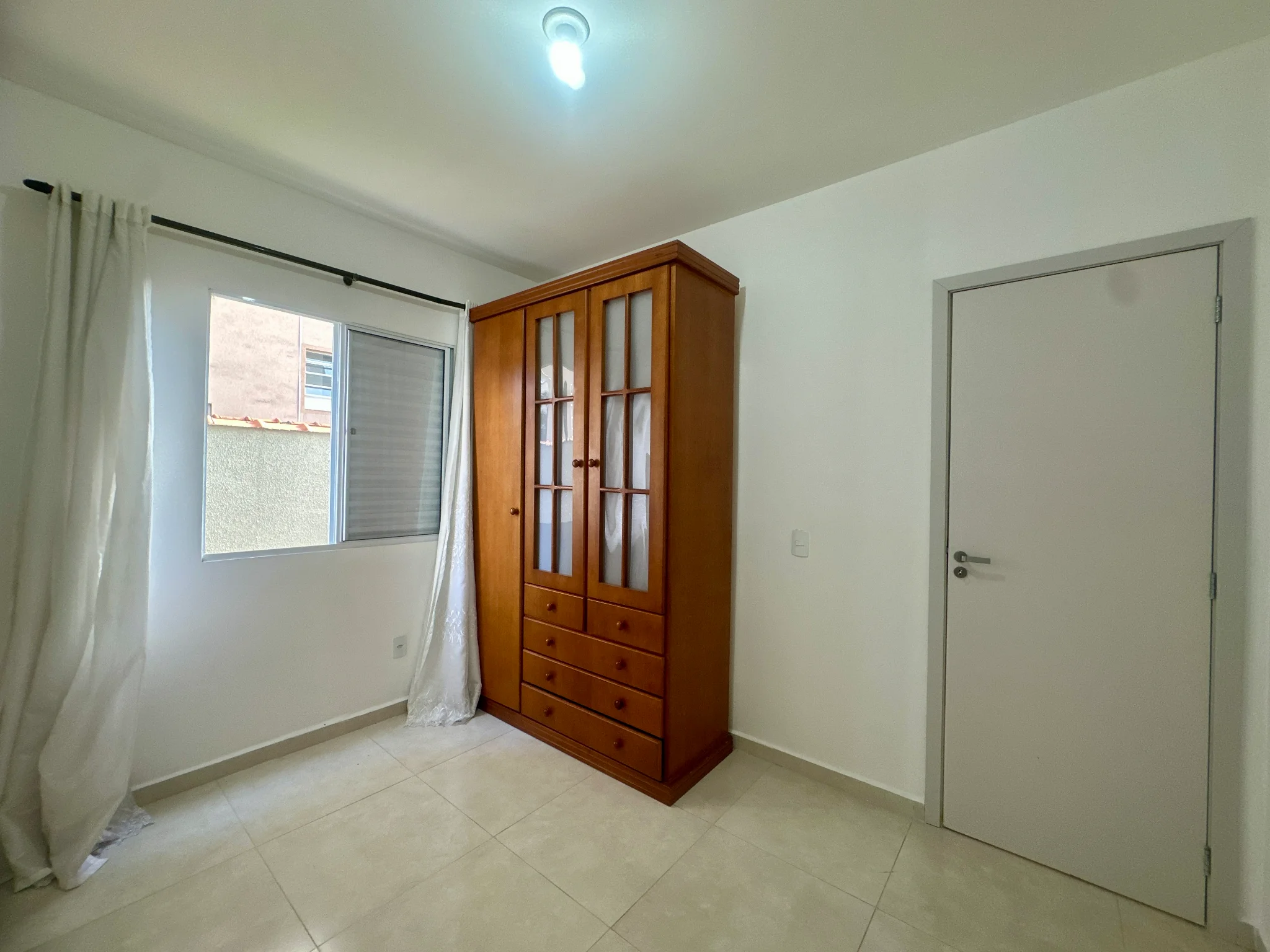 Apartamento com 2 dormitórios, 66m² para locação no Condomínio Village São José em Taubaté/SP