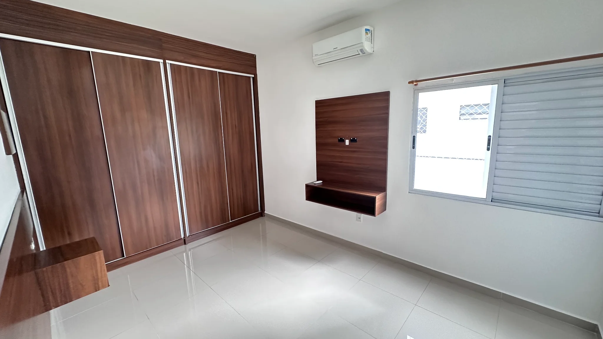 Casa para locação e venda no Condomínio Reserva dos Lagos em Pindamonhangaba/SP.