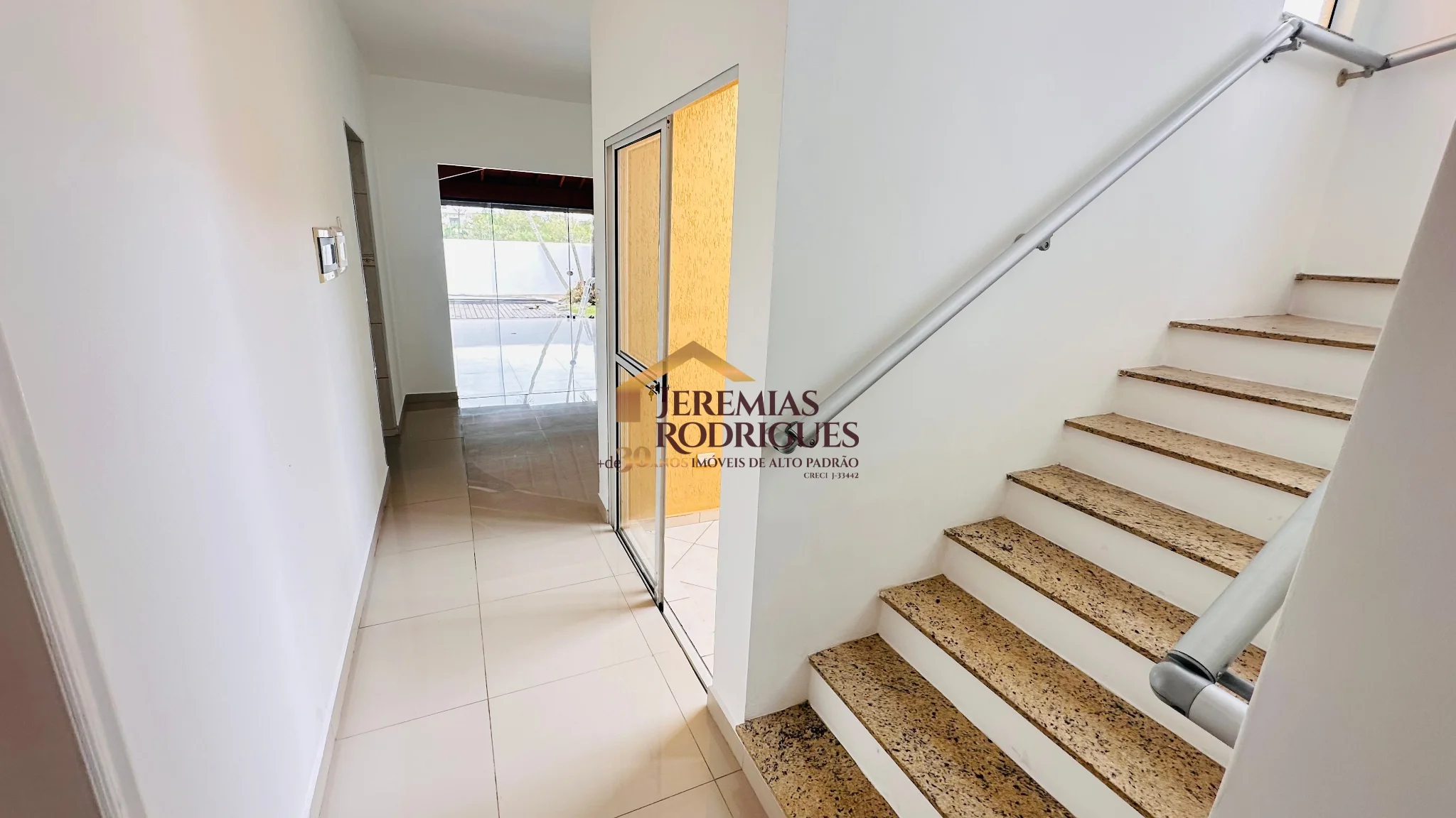 Casa para locação e venda no Condomínio Real Ville em Pindamonhangaba/SP.