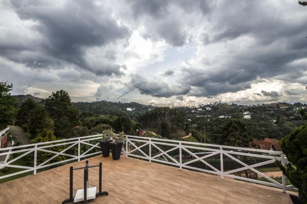 Casa à venda com 7 dormitórios no bairro Recanto das Araucárias em Campos do Jordão/SP.