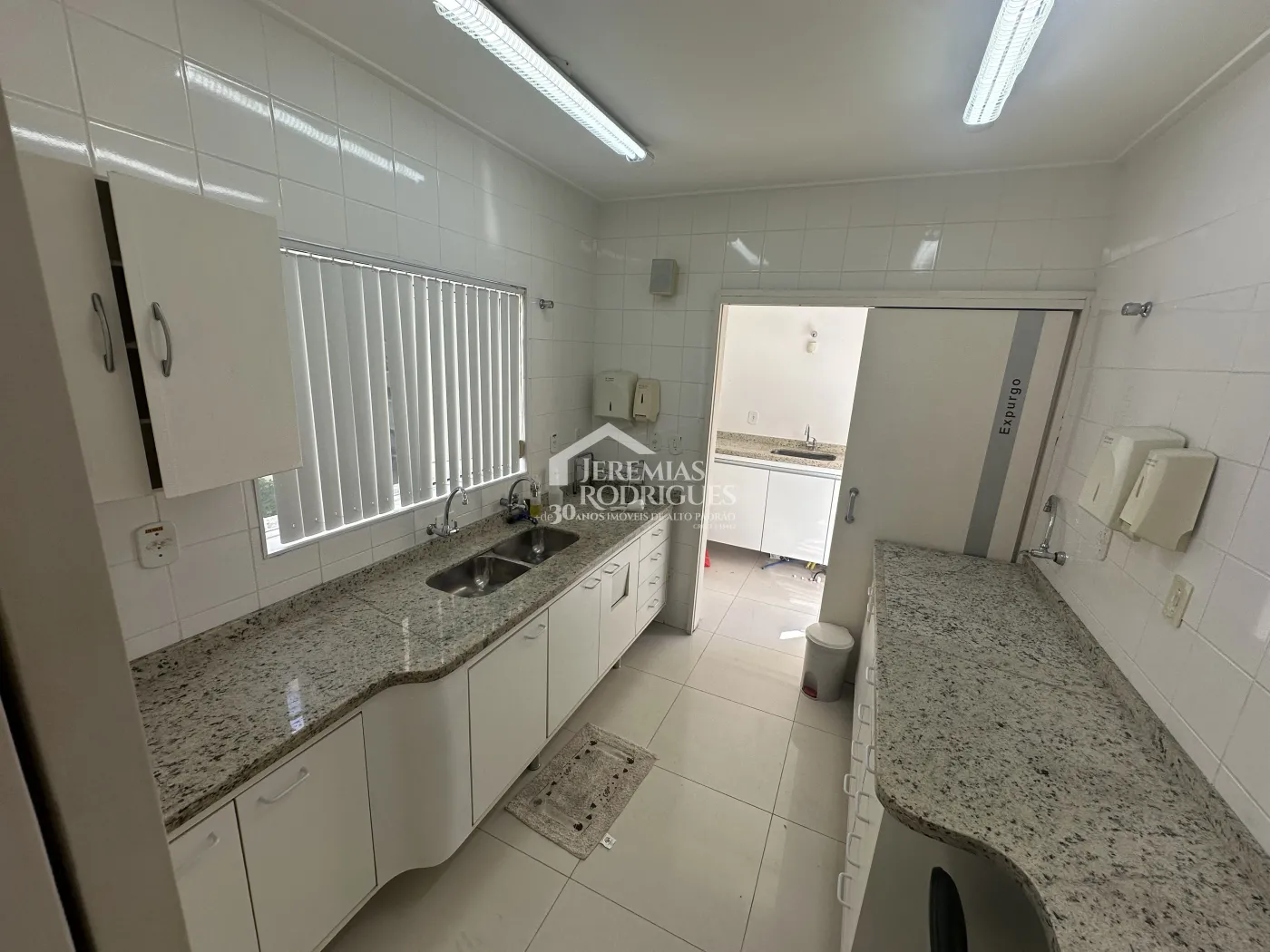 Prédio Comercial com 470 m² no Centro em Pindamonhangaba/SP