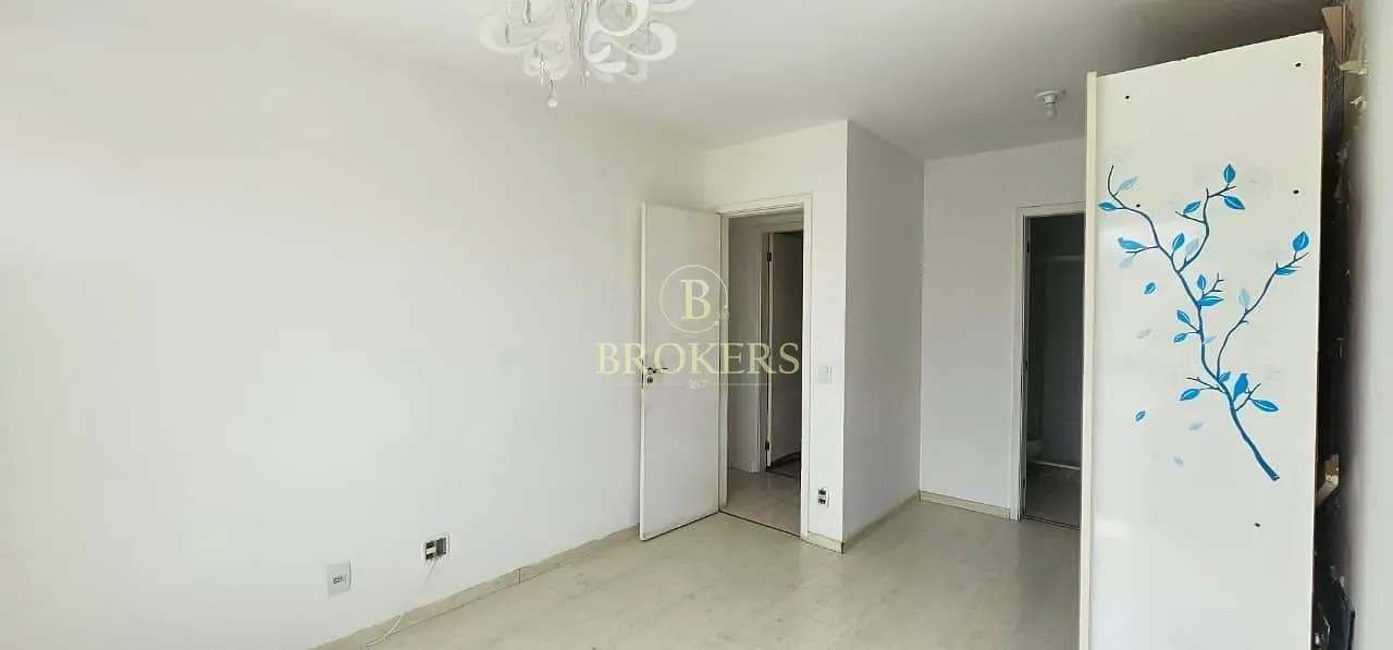 Oportunidade - Avenida Embaixador Abelardo Bueno - Barra Olímpica. Varanda, 2 quartos sendo 1 suíte