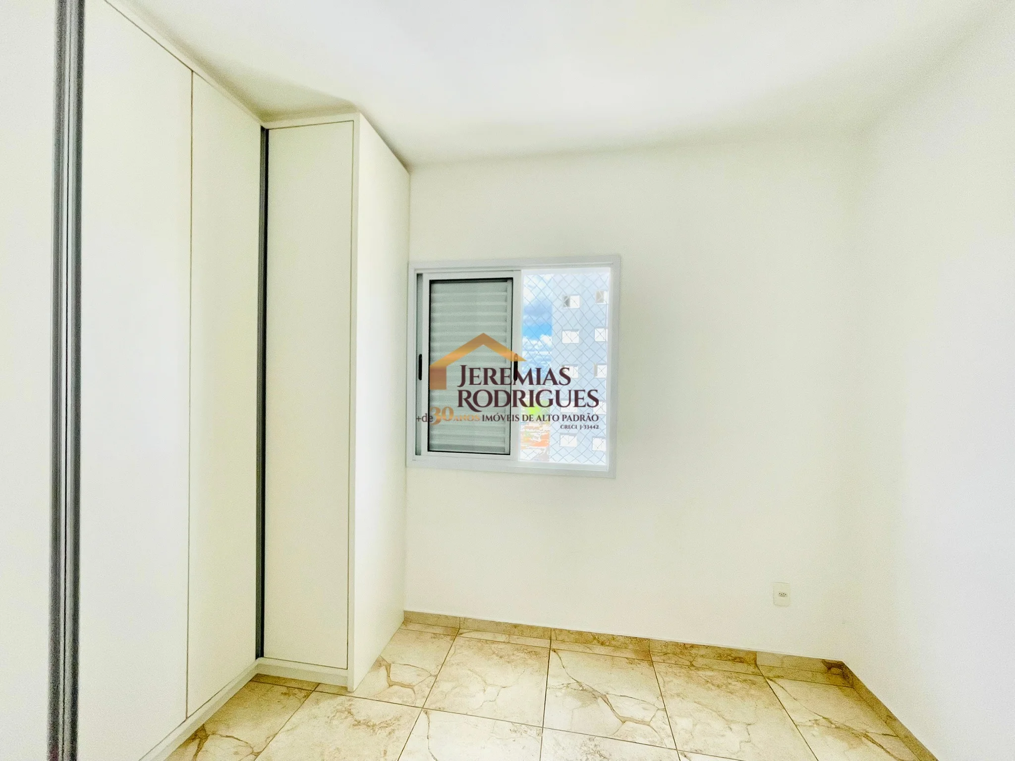 Apartamento para locação no Edifício Itacaré em Taubaté/SP.