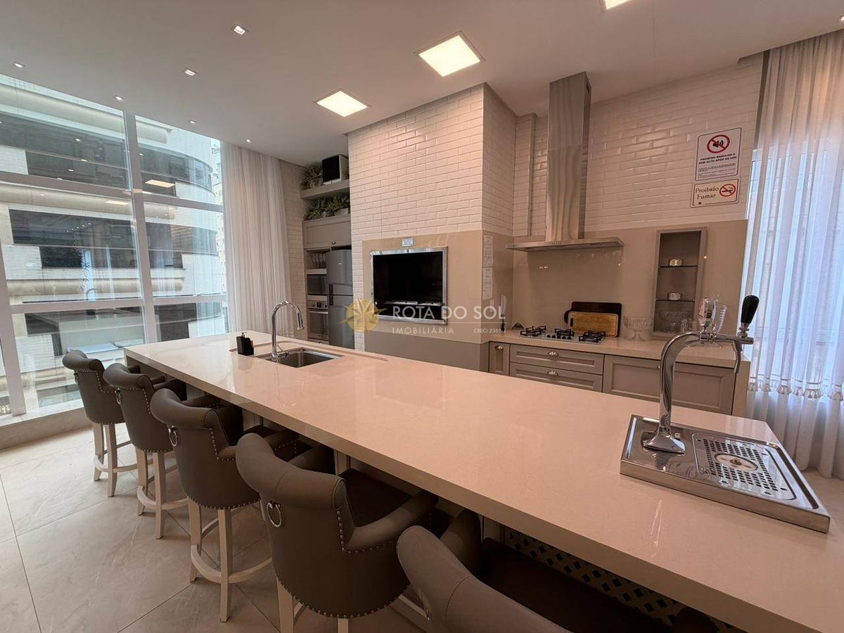 Apartamento Mobiliado 4 Suítes à Venda Meia Praia Itapema SC