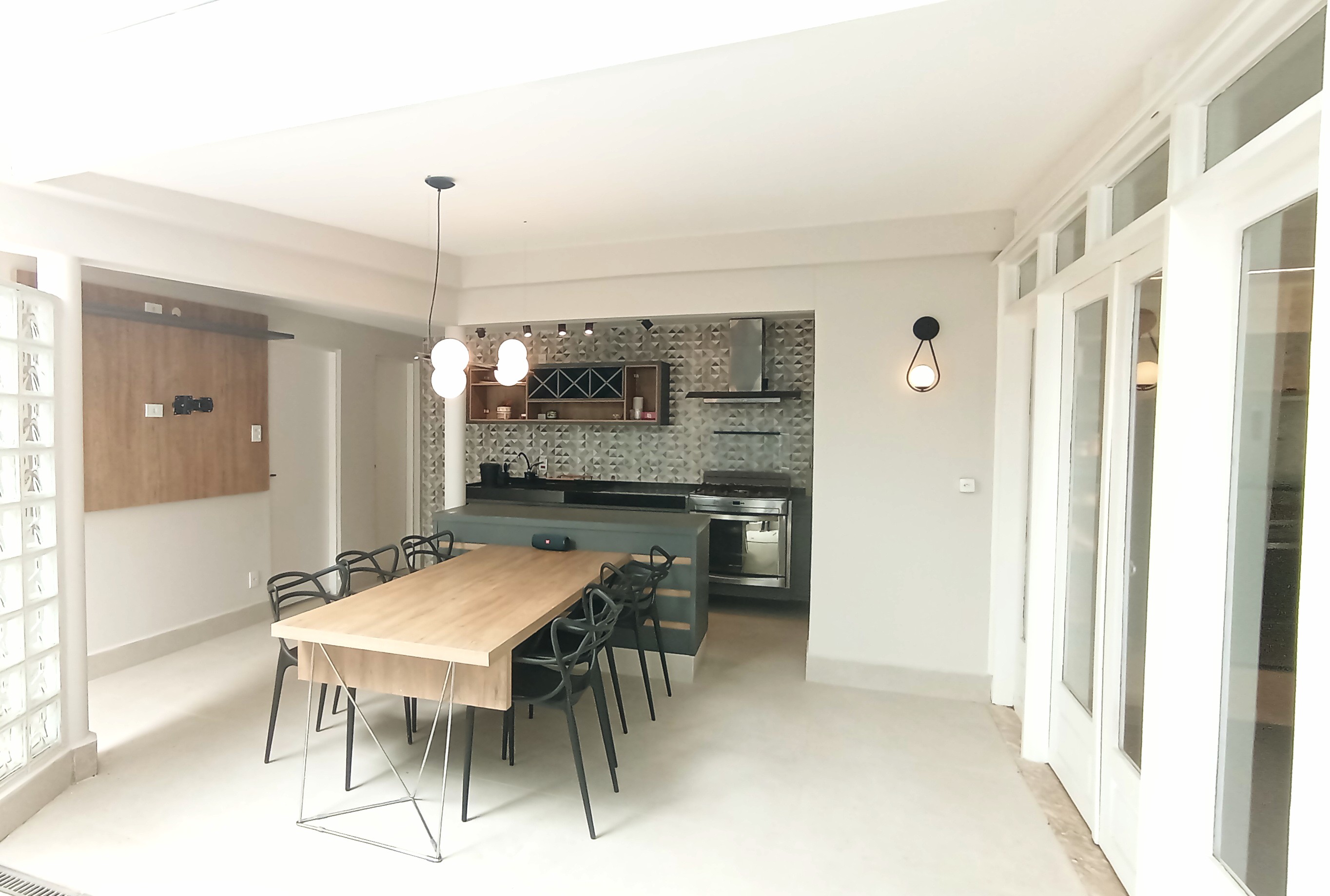 Casa à venda com 3 dormitórios no Condomínio Portal do Sol em Tremembé/SP.