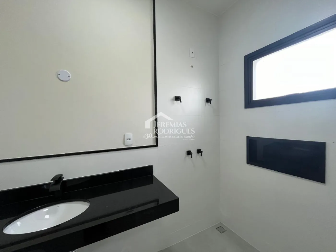 Casa com 3 dormitórios, 184 m² - Condomínio Parque das Araucárias - Tremembé/SP.