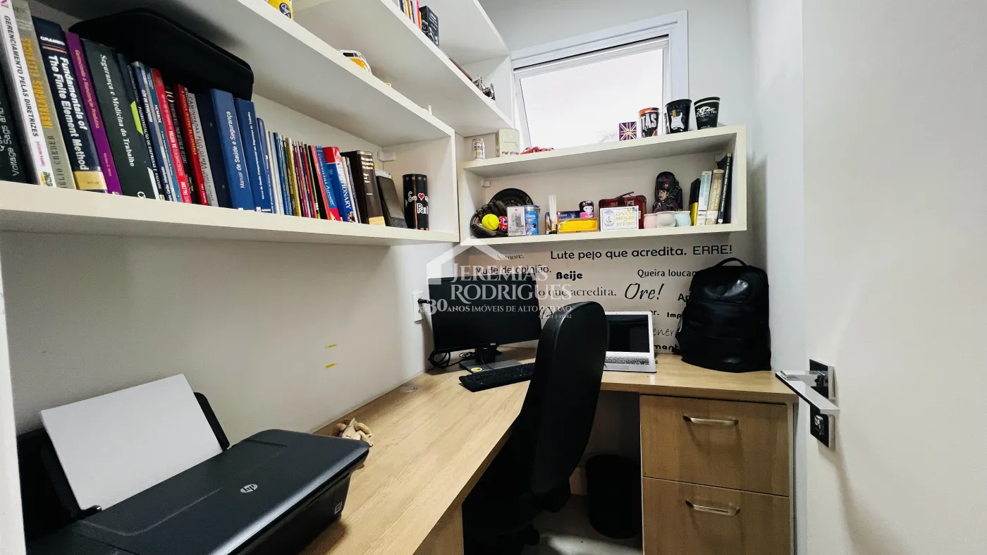 Casa à venda com 3 suítes no Condomínio Campos do Conde II Chambord em Tremembé/SP