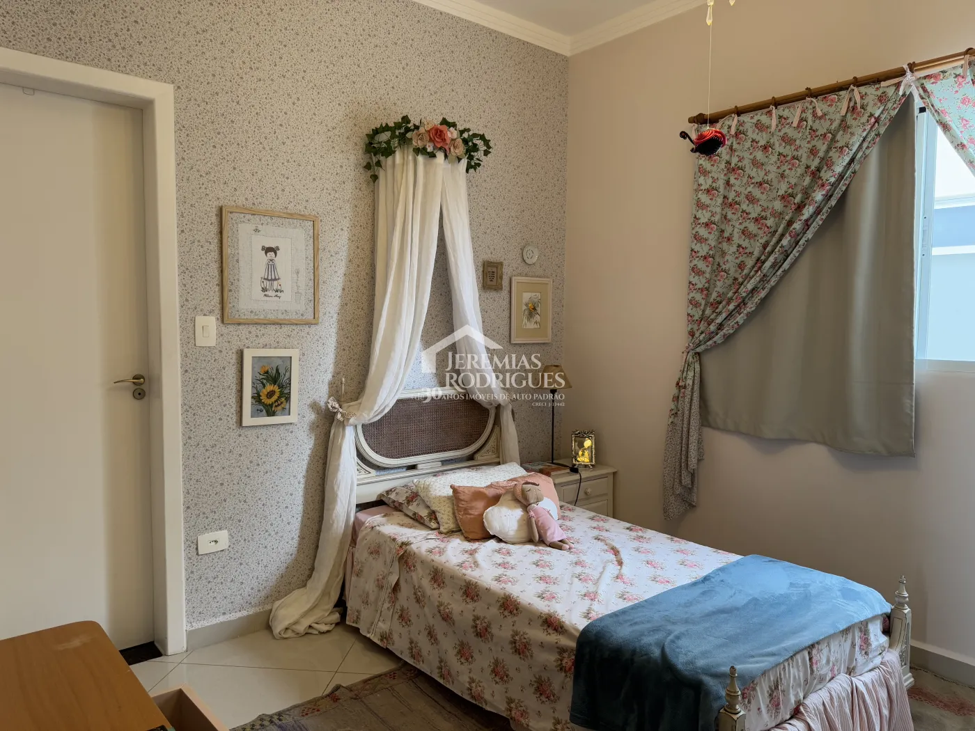 Casa à venda com 3 suítes no Condomínio Real Ville em Pindamonhangaba/SP.