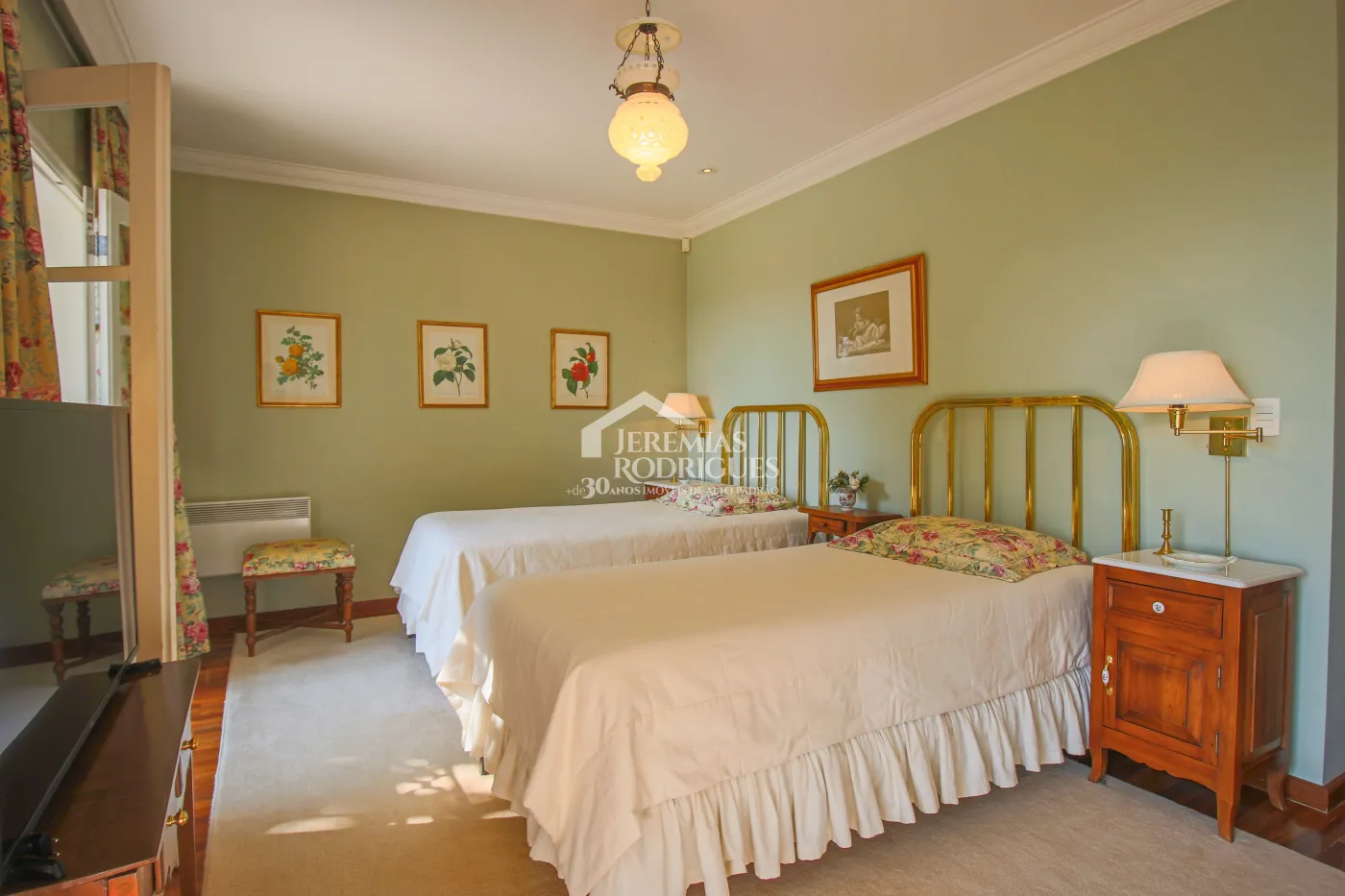 Sobrado com 6 suítes, 615 m² - Vila Inglesa - Campos do Jordão/SP.