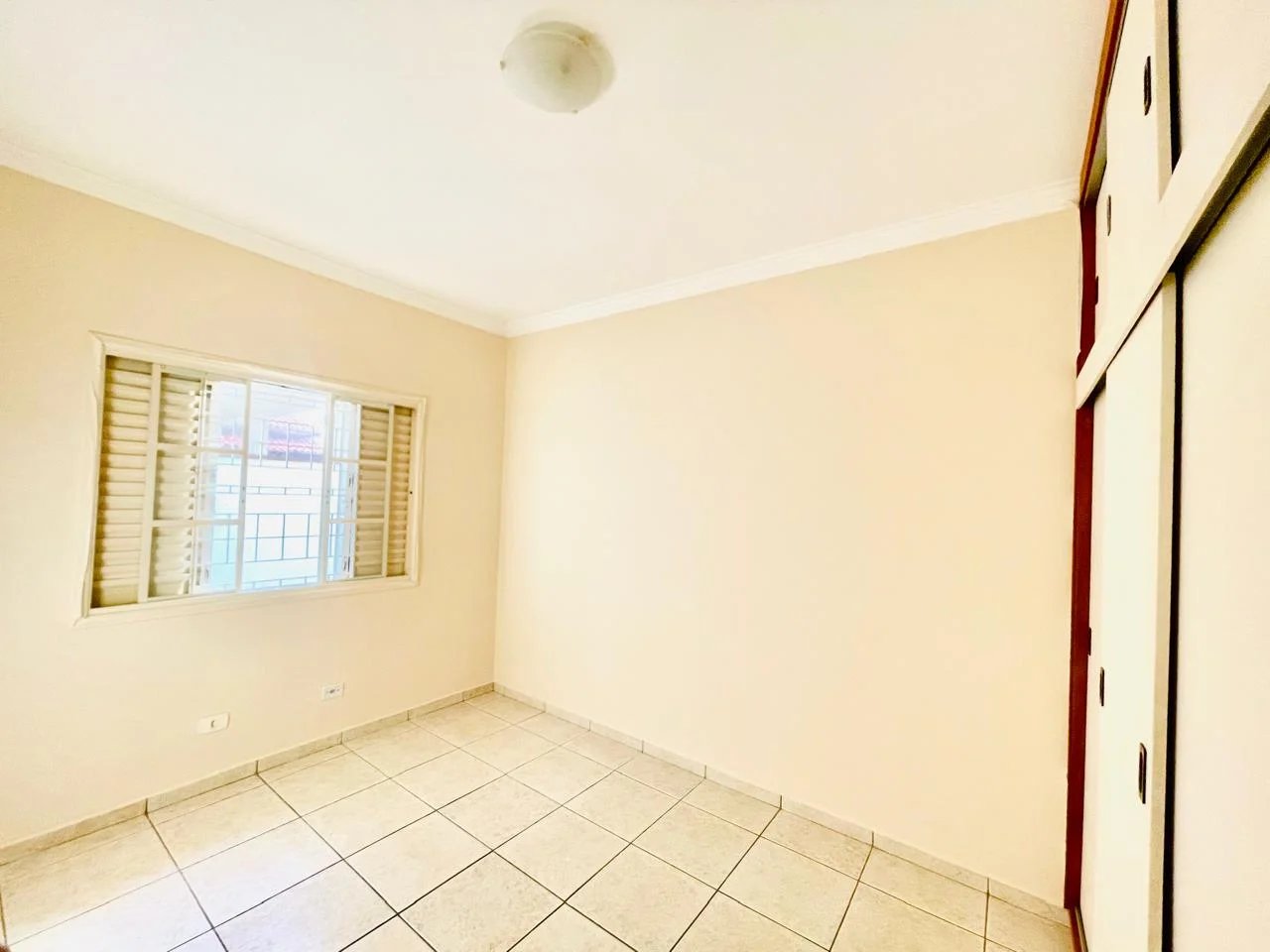 Casa com 3 dormitórios á venda no Condomínio Taubaté Village em Taubaté/SP.