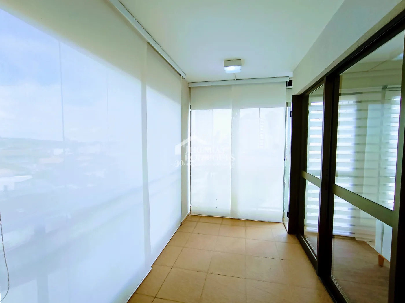 Apartamento duplex à venda com 3 dormitórios no Edifício Residencial Jabuticabeiras em Taubaté/SP