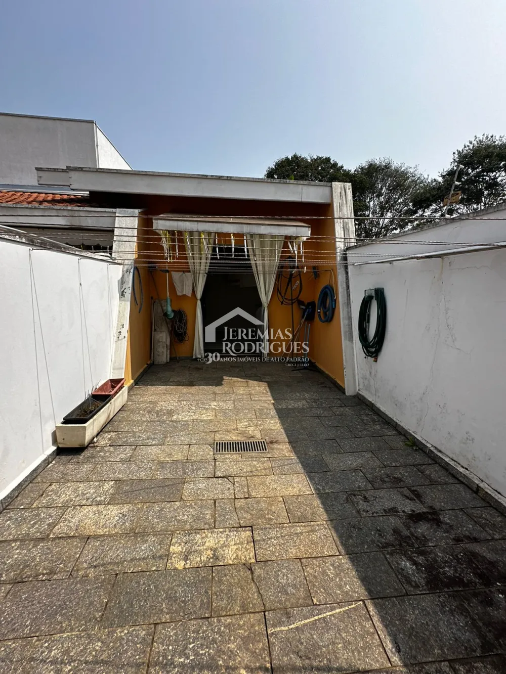 Casa à venda com 6 dormitórios no bairro Jardim das Nações em Taubaté/SP.